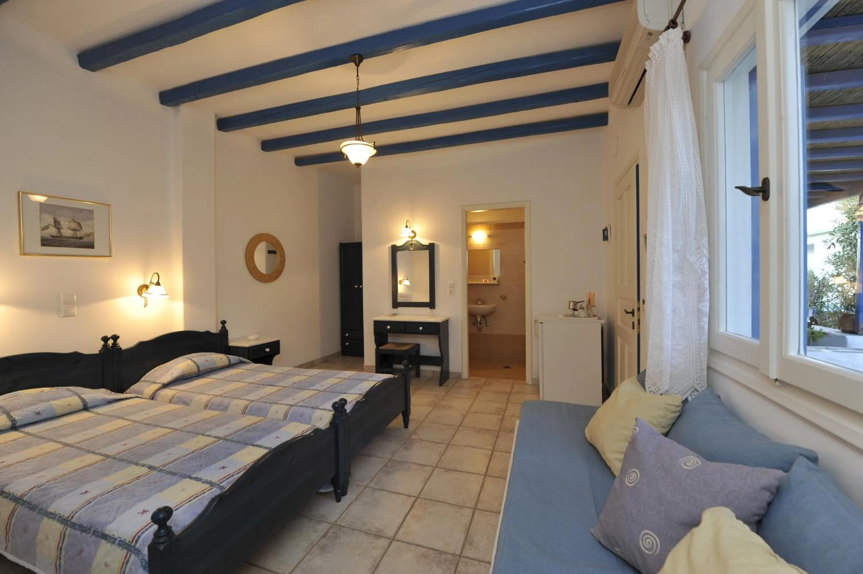 Bed in George's beach studios Aliki Paros