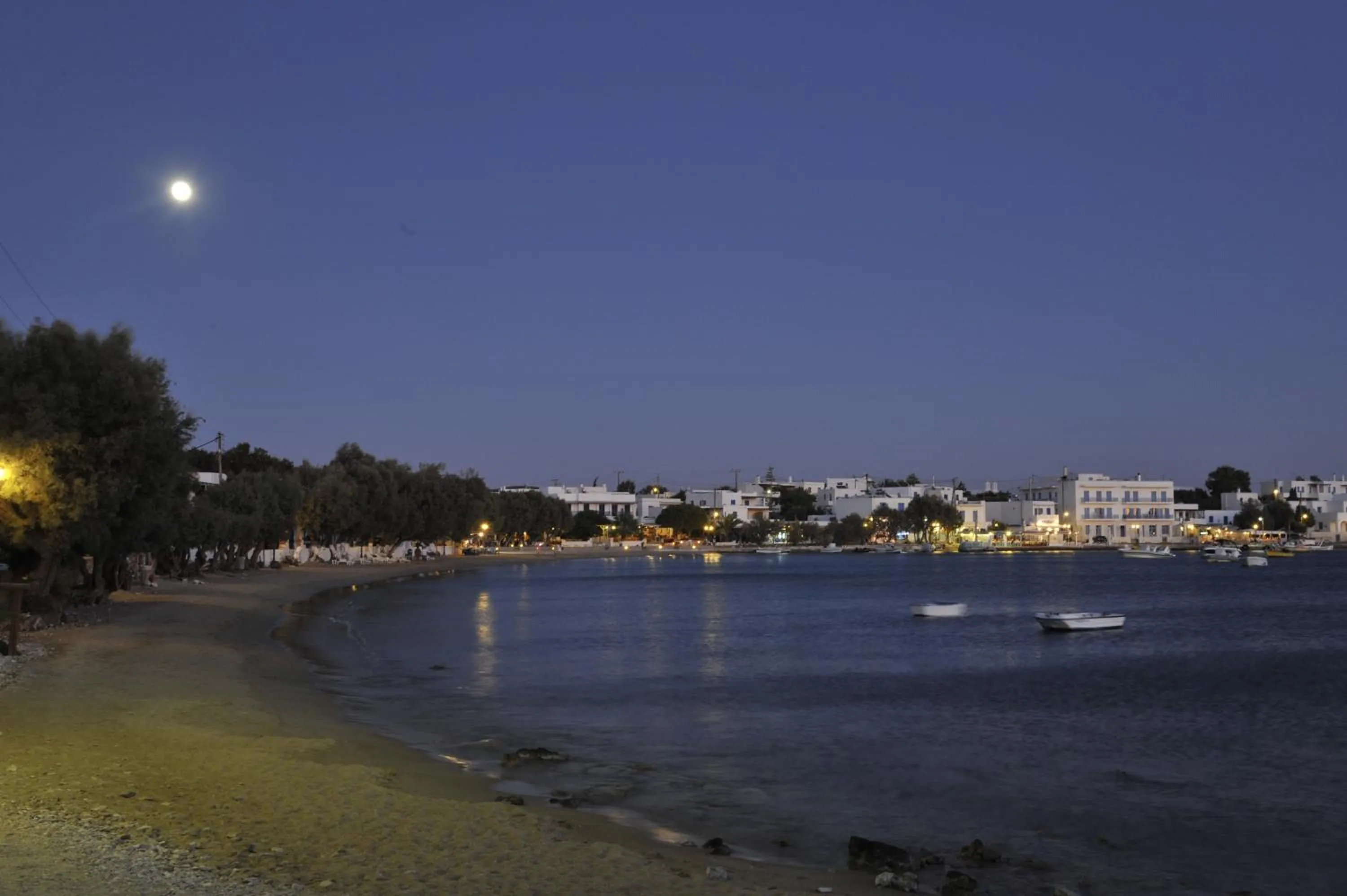 Beach in George's beach studios Aliki Paros