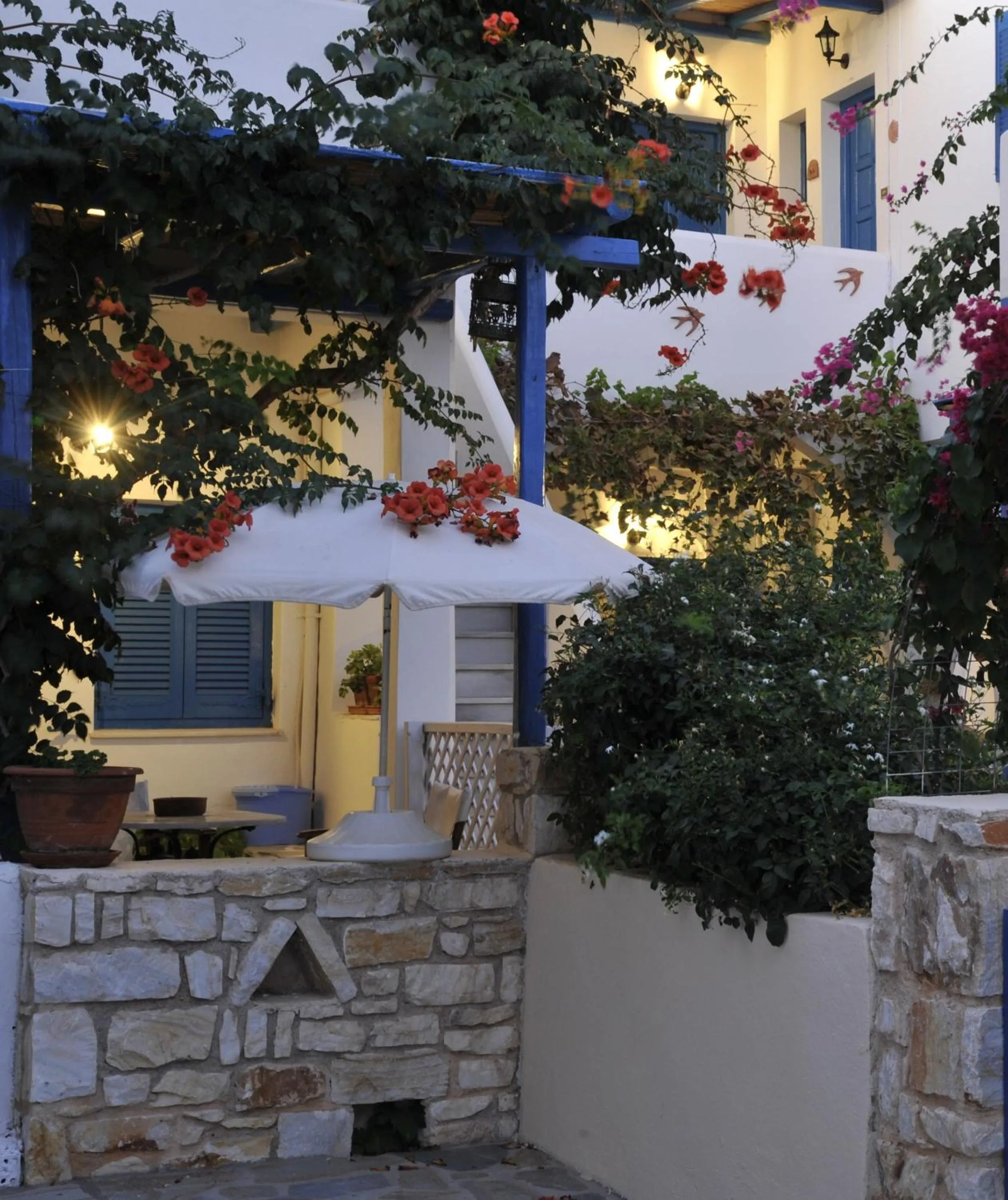George's beach studios Aliki Paros