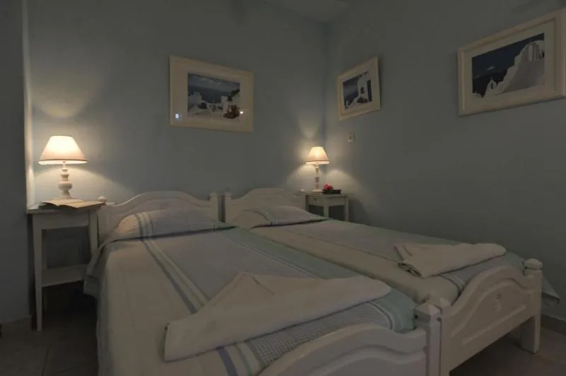Bed in George's beach studios Aliki Paros