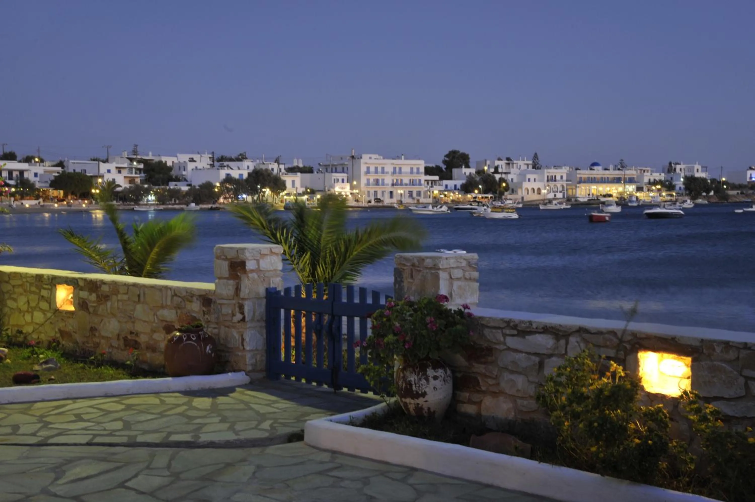 Night in George's beach studios Aliki Paros