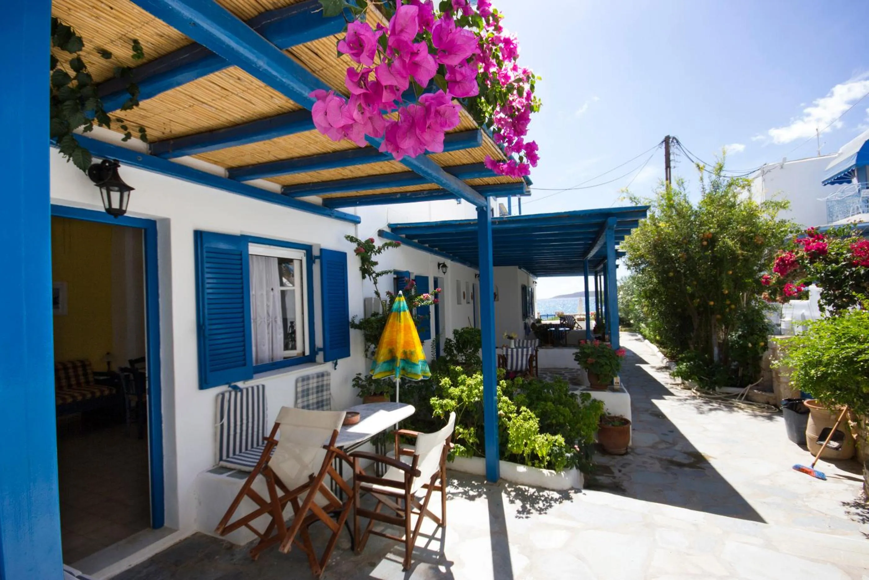 Patio in George's beach studios Aliki Paros