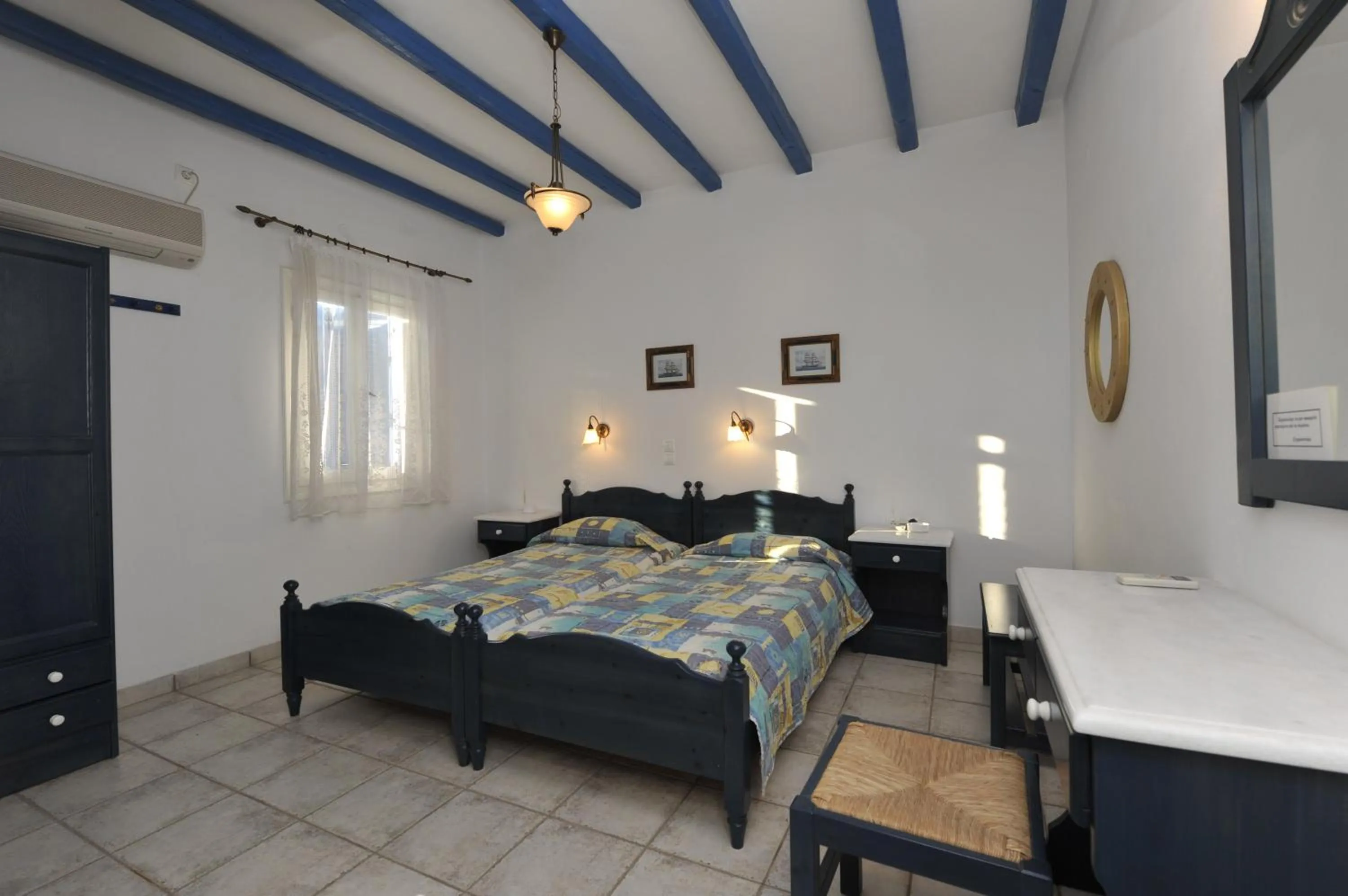 Bed in George's beach studios Aliki Paros