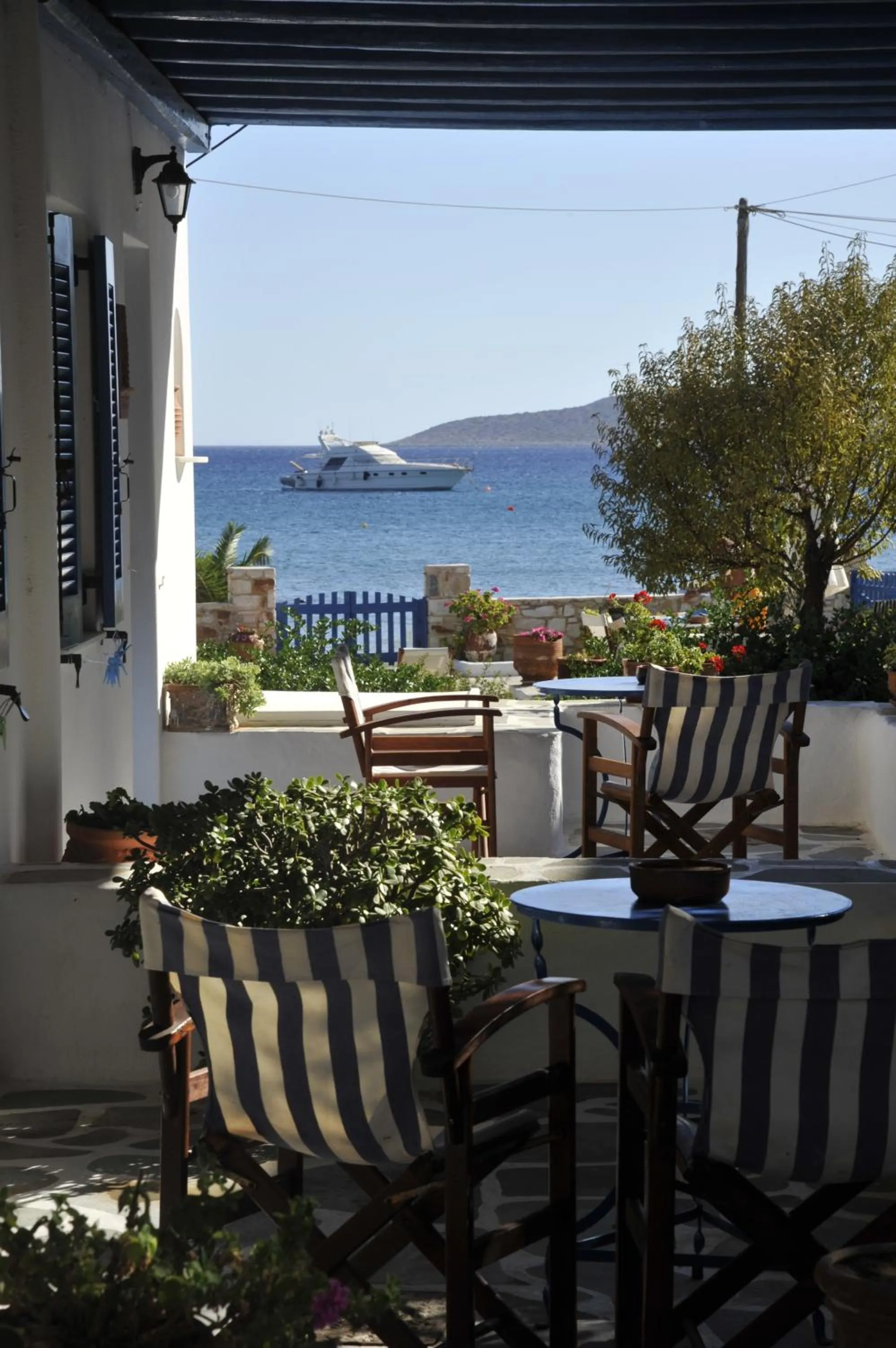 George's beach studios Aliki Paros