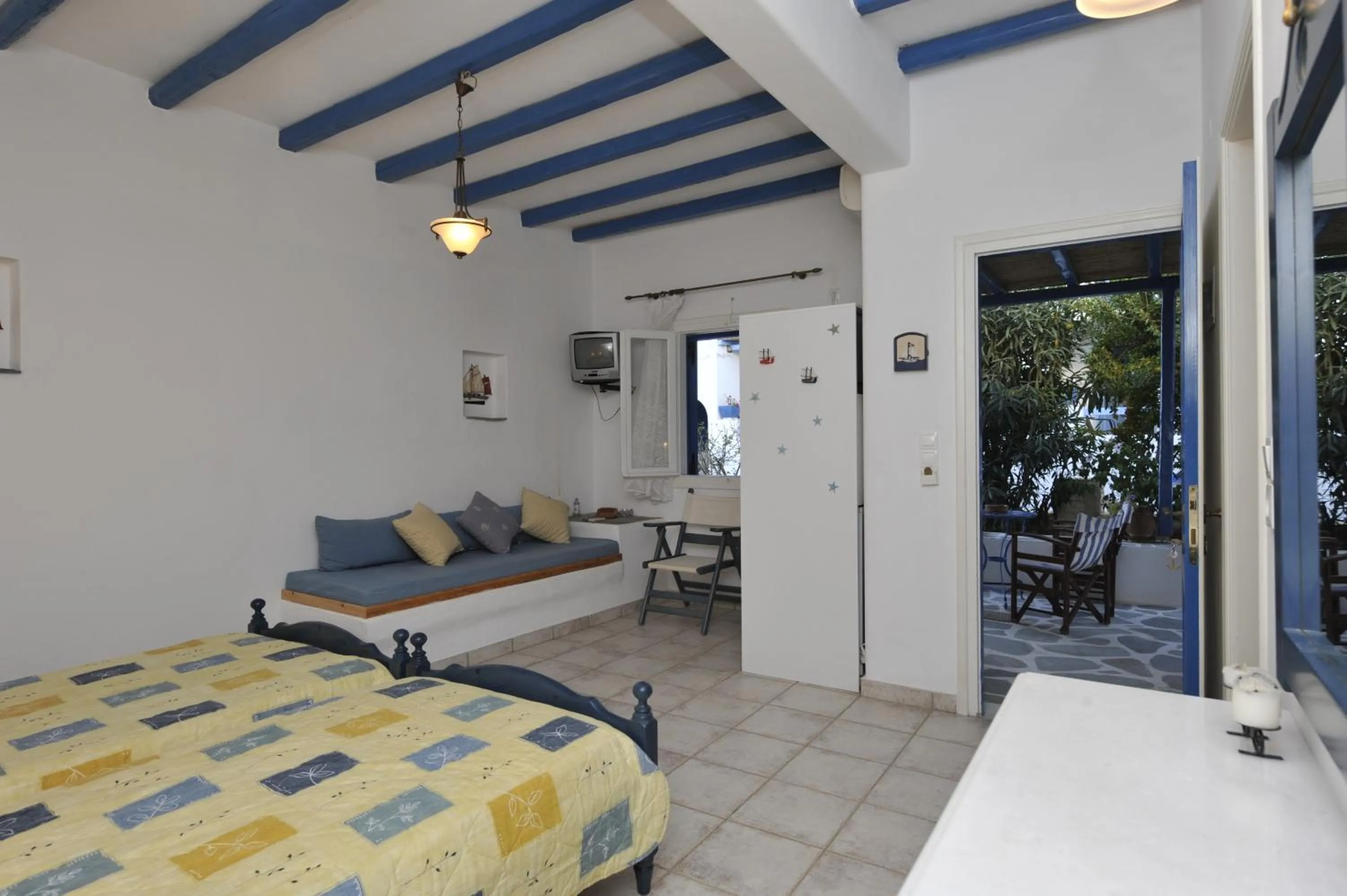 Bed in George's beach studios Aliki Paros