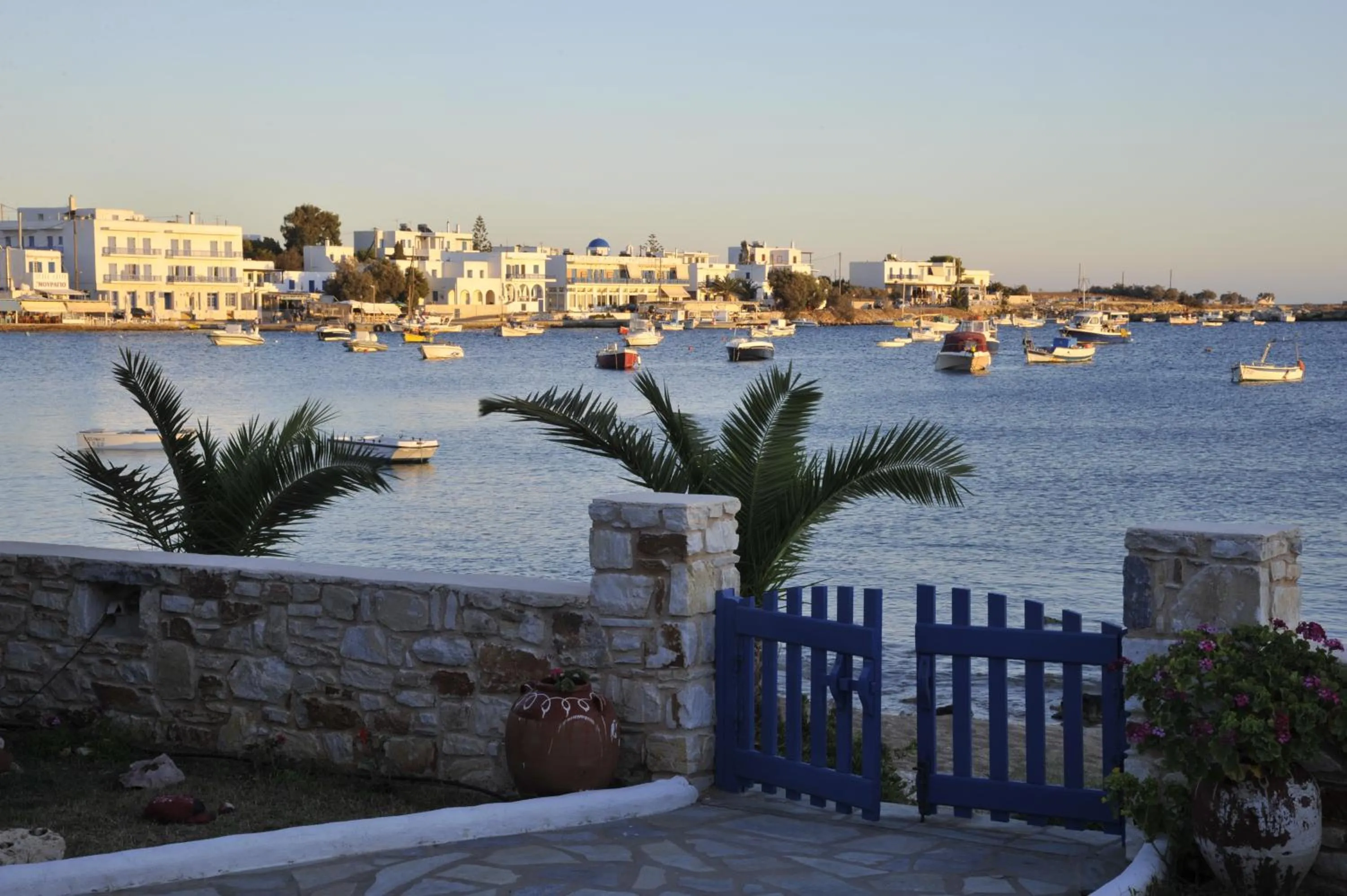 George's beach studios Aliki Paros