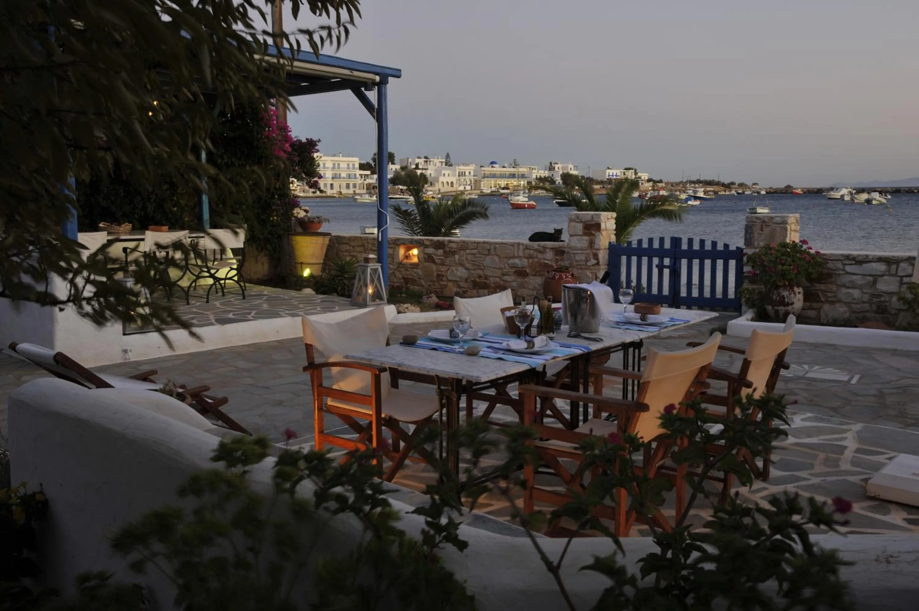 Restaurant/places to eat in George's beach studios Aliki Paros