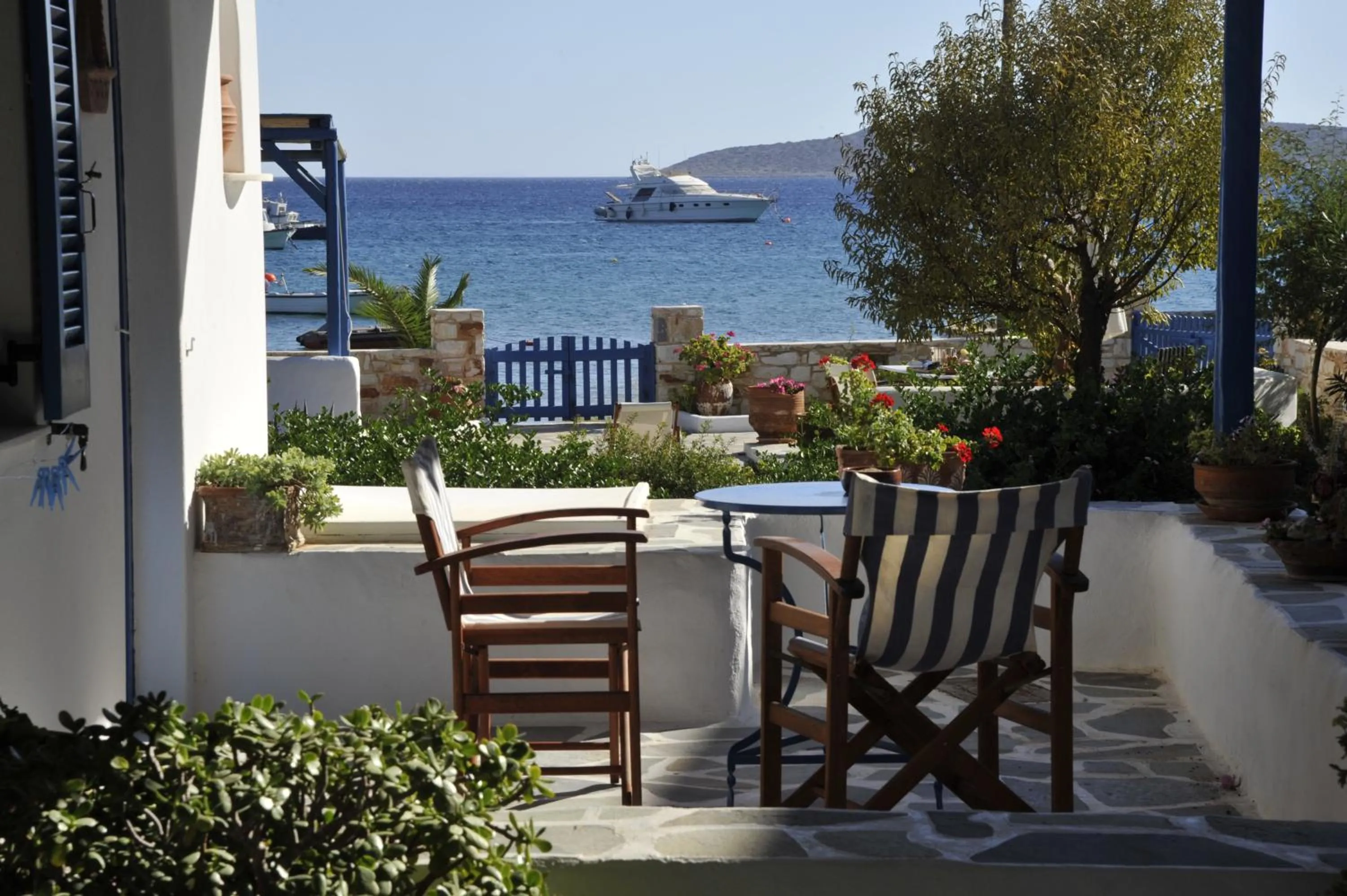 Patio in George's beach studios Aliki Paros