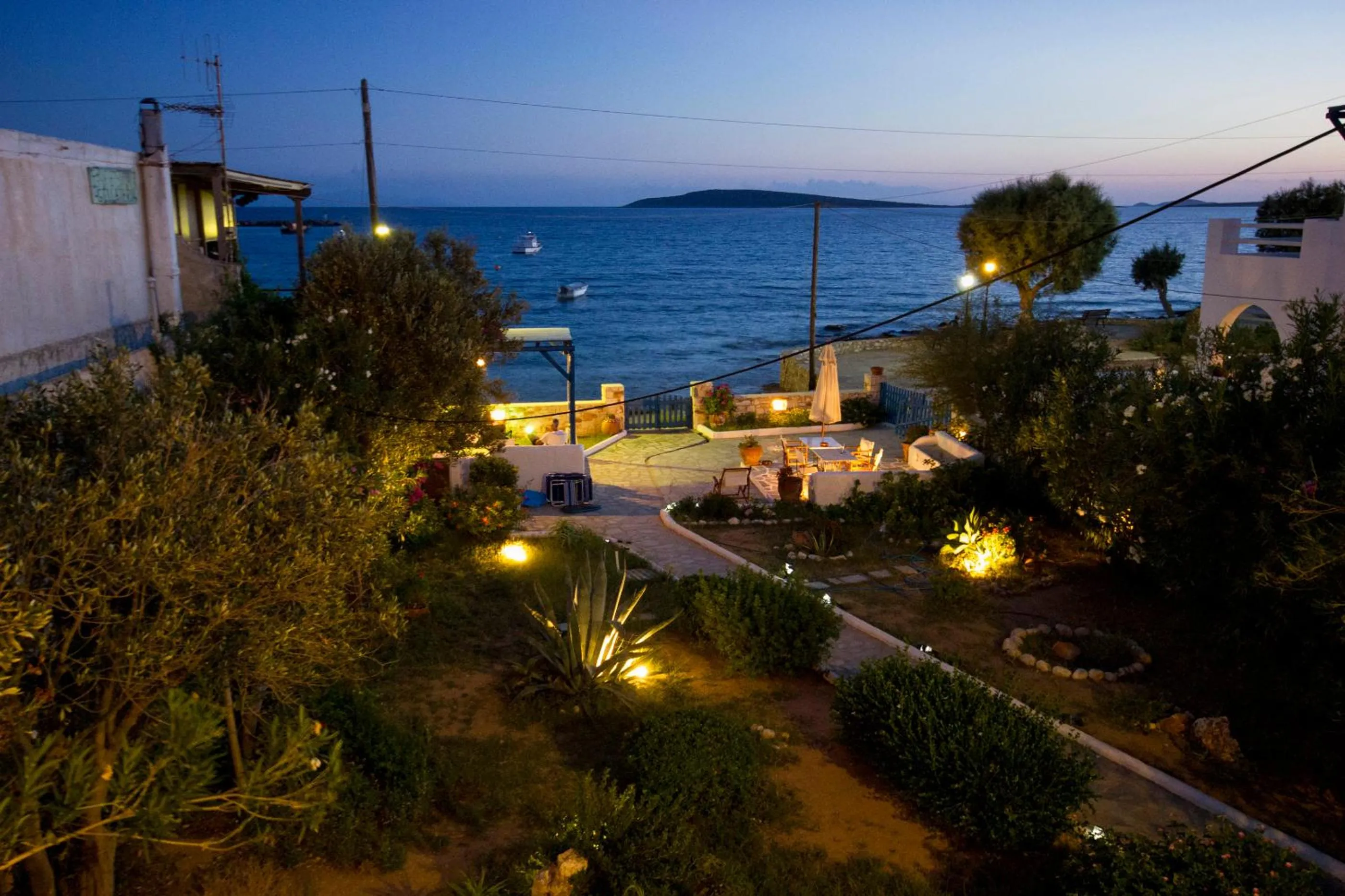Night in George's beach studios Aliki Paros