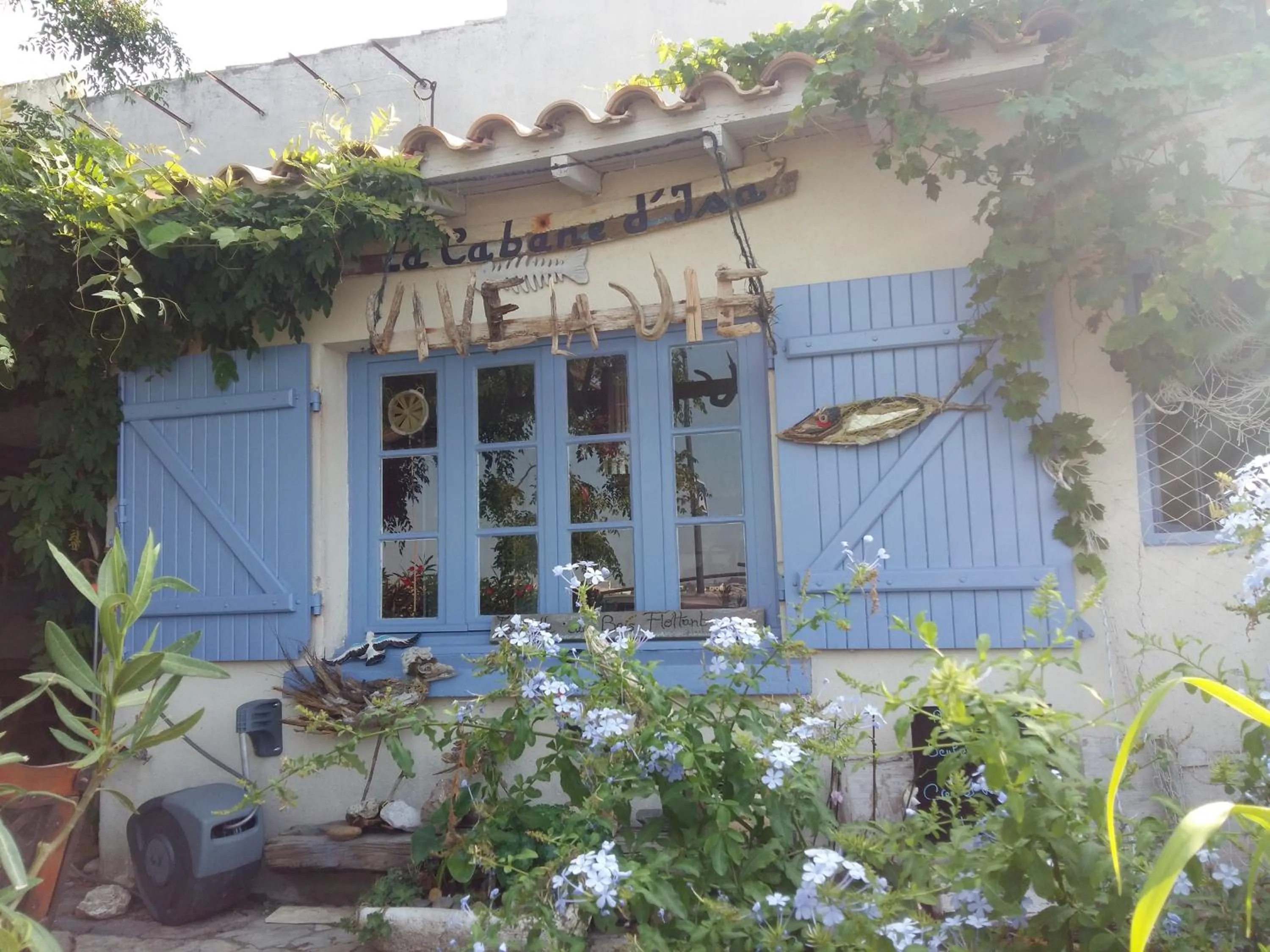 Patio in LA CABANE D'ISA