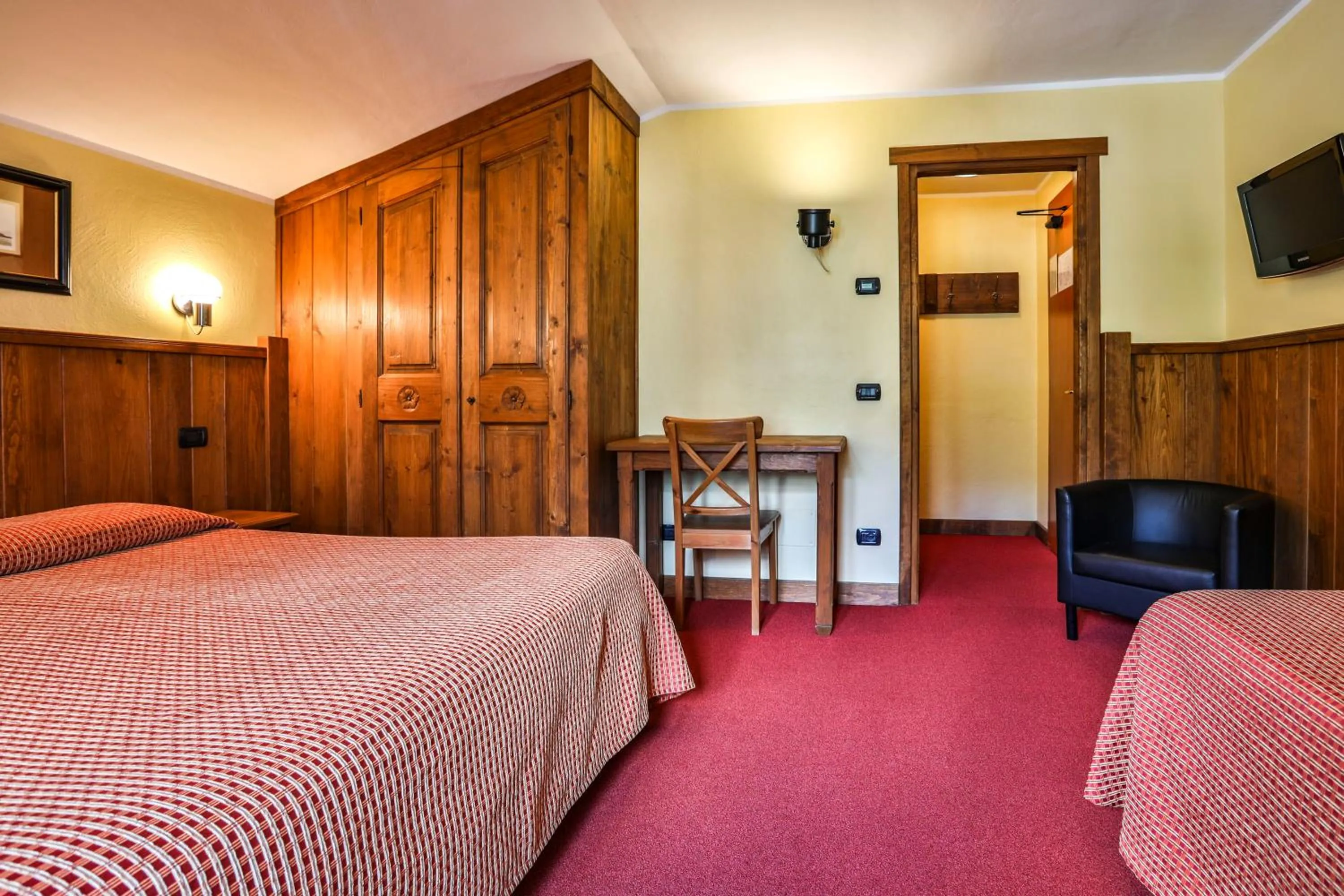 Bedroom, Bed in Hotel Crampon