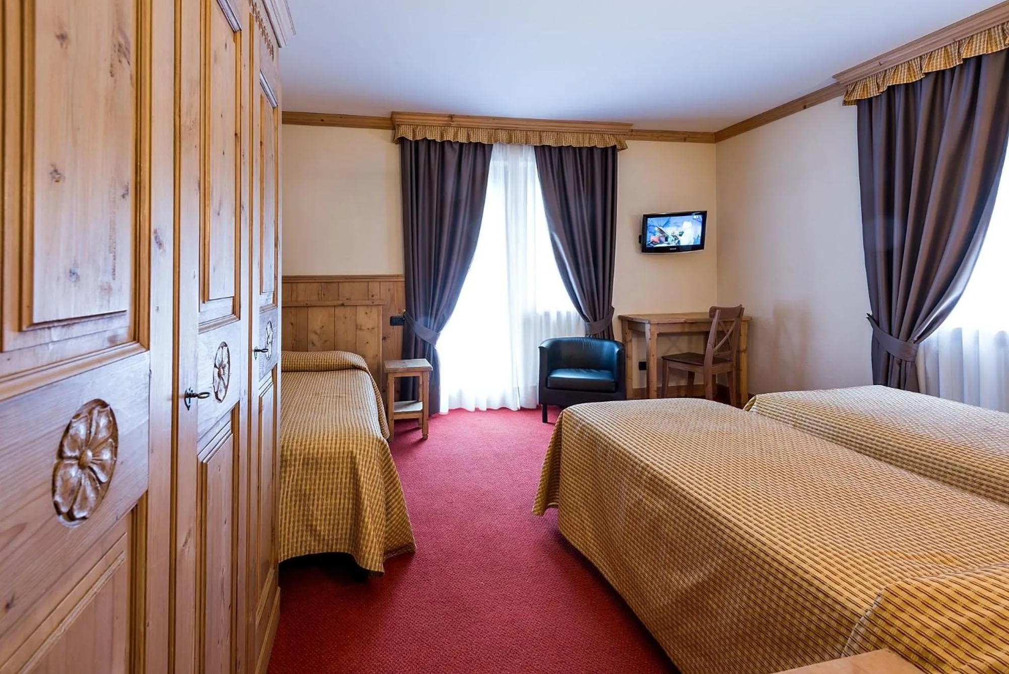 Photo of the whole room, Bed in Hotel Crampon