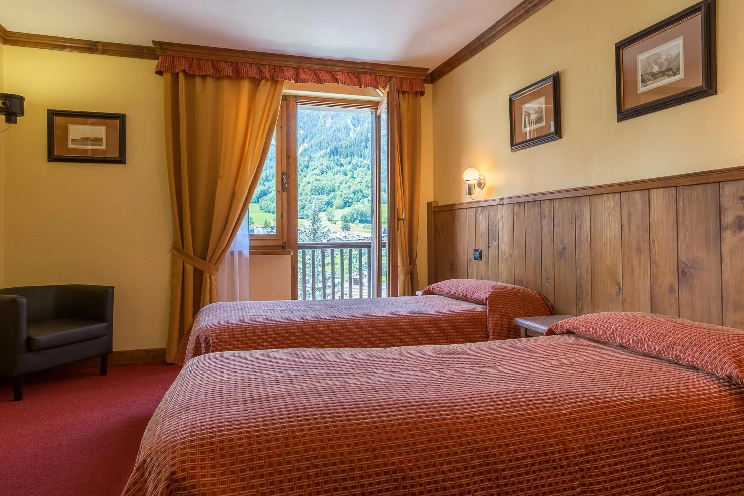 Bedroom, Bed in Hotel Crampon