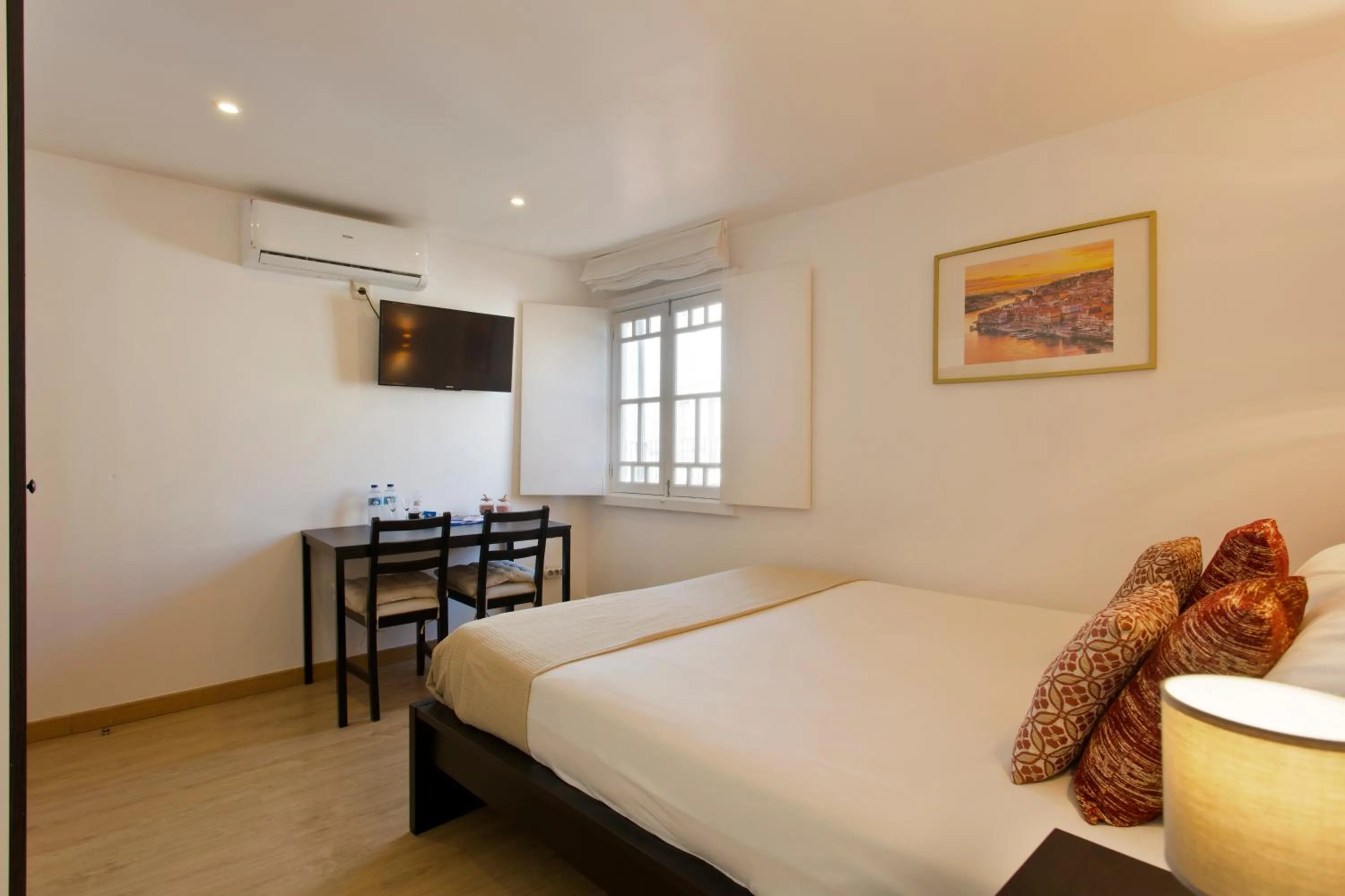 Bedroom, Bed in Home @ Porto Clérigos Apartment