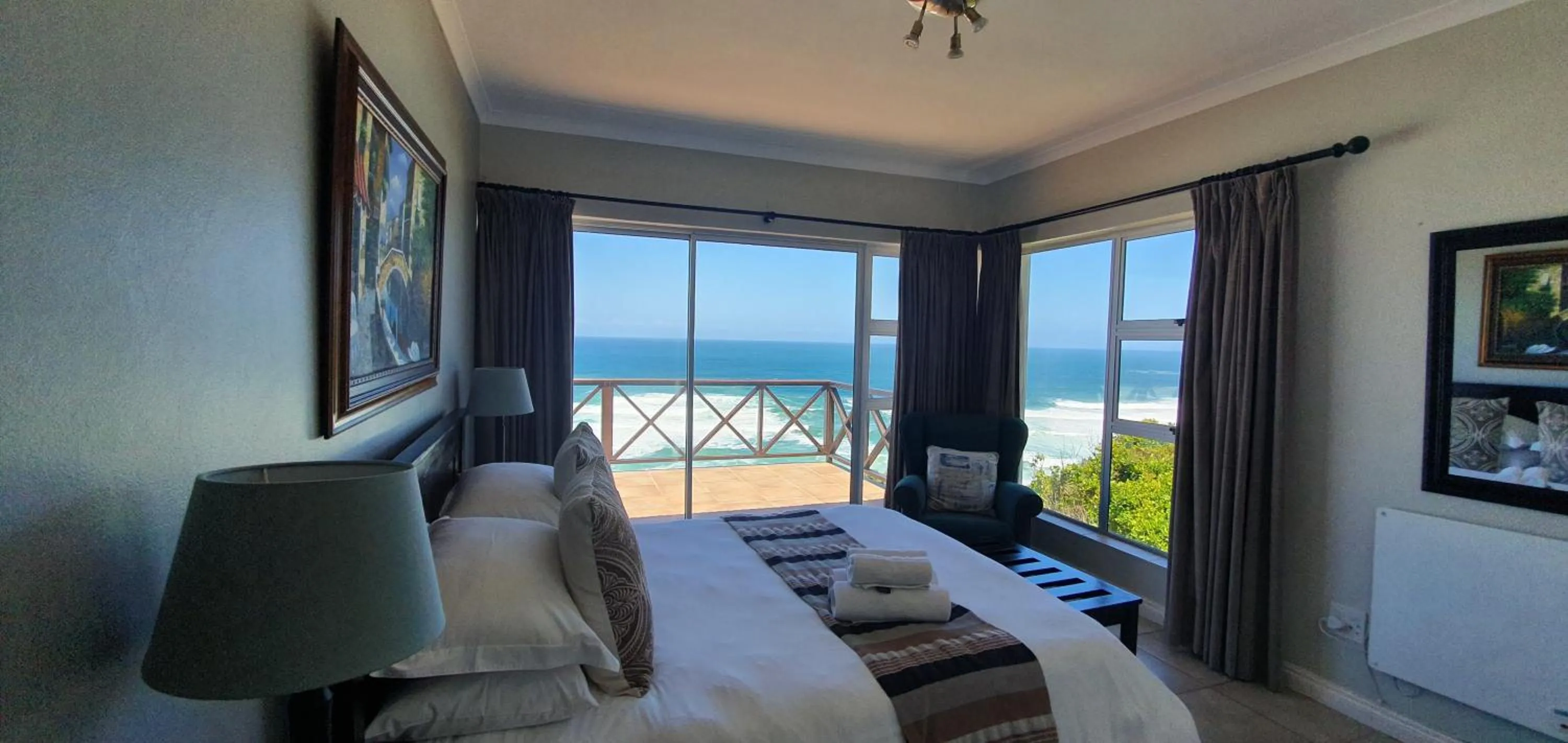 Bedroom in Brenton On The Rocks