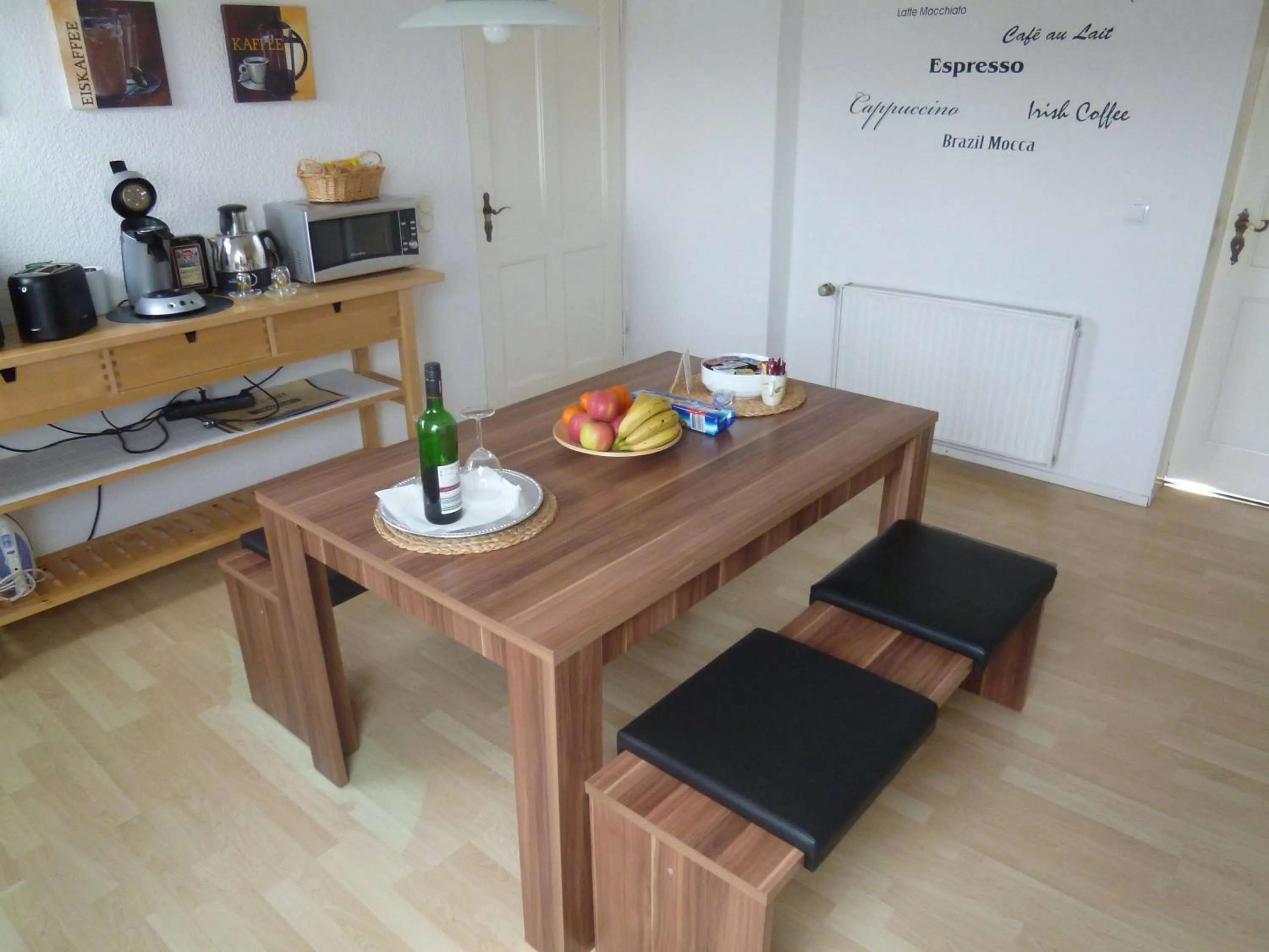 Dining area in Airport Apartment