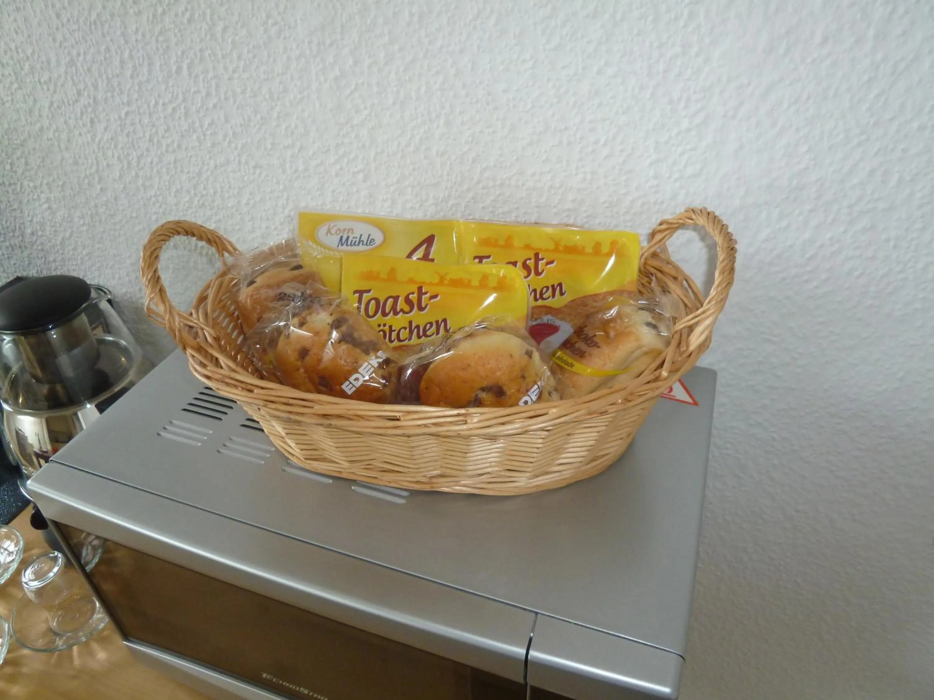 Kitchen or kitchenette in Airport Apartment