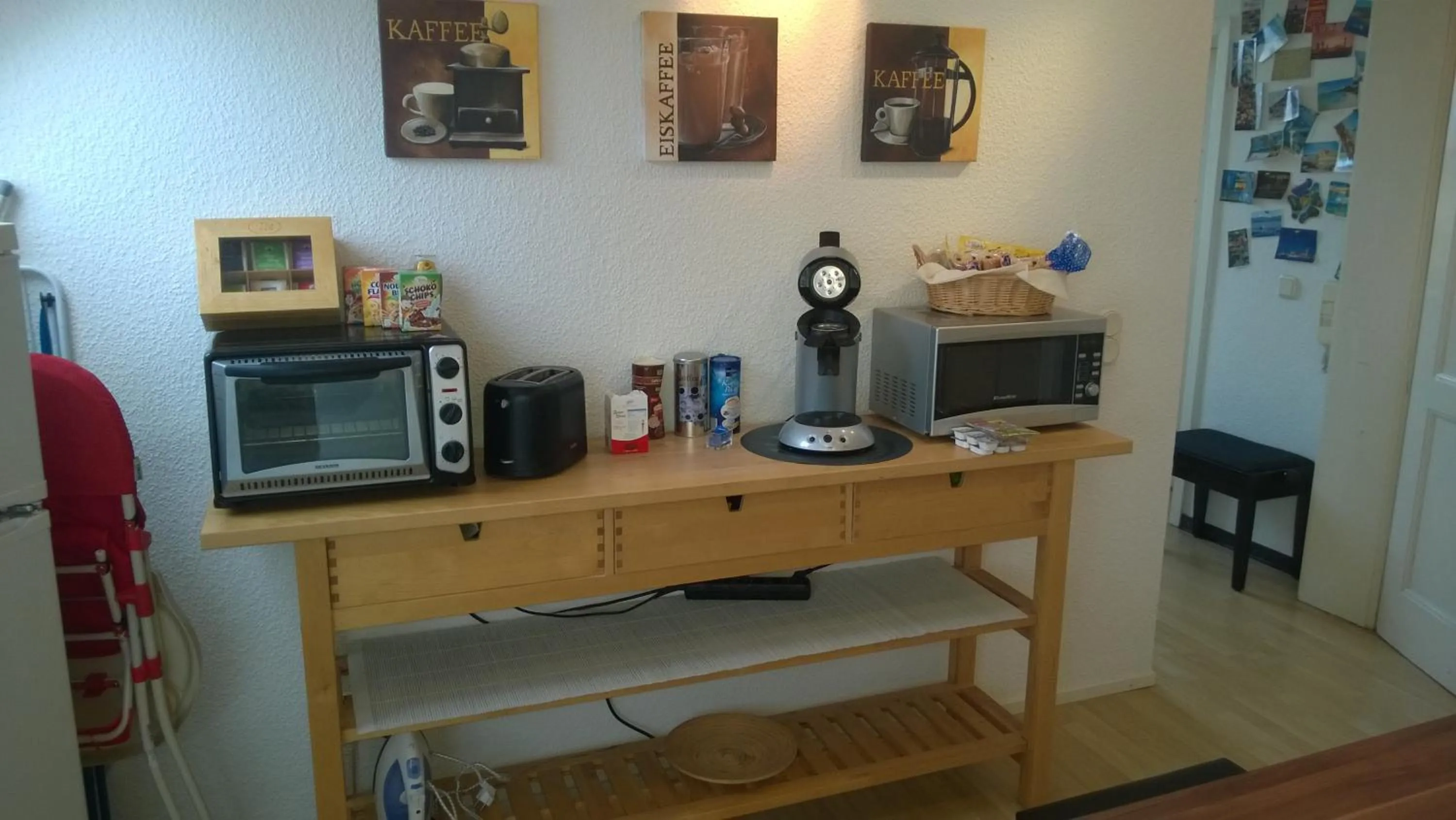 Kitchen or kitchenette in Airport Apartment
