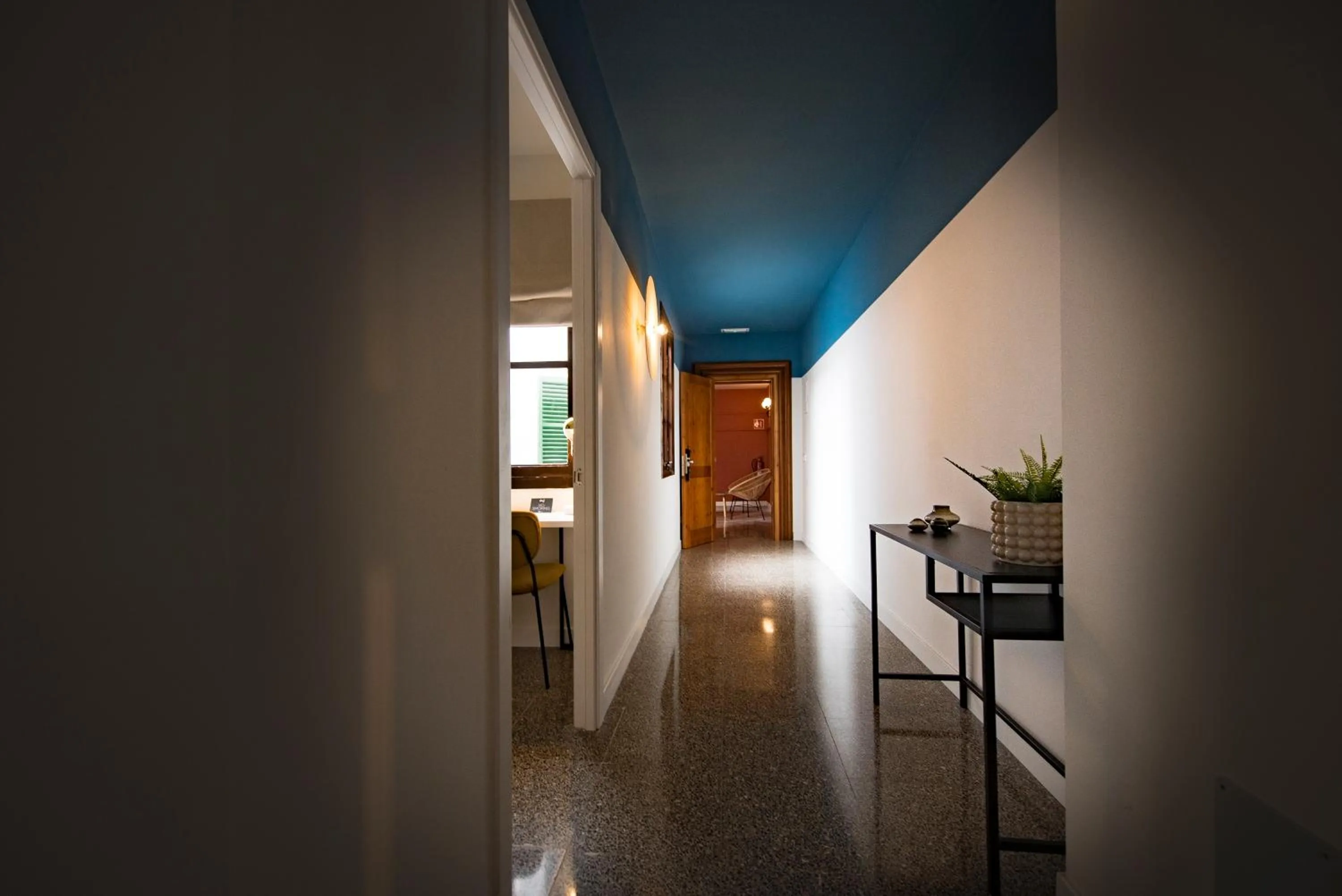 Seating area in Apuntadores 8