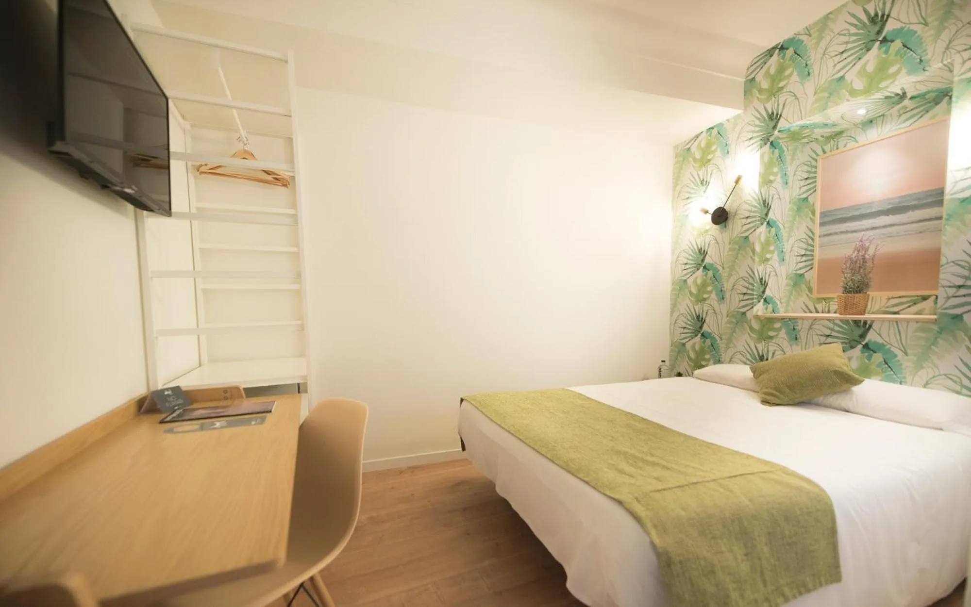 Photo of the whole room, Bed in Apuntadores 8