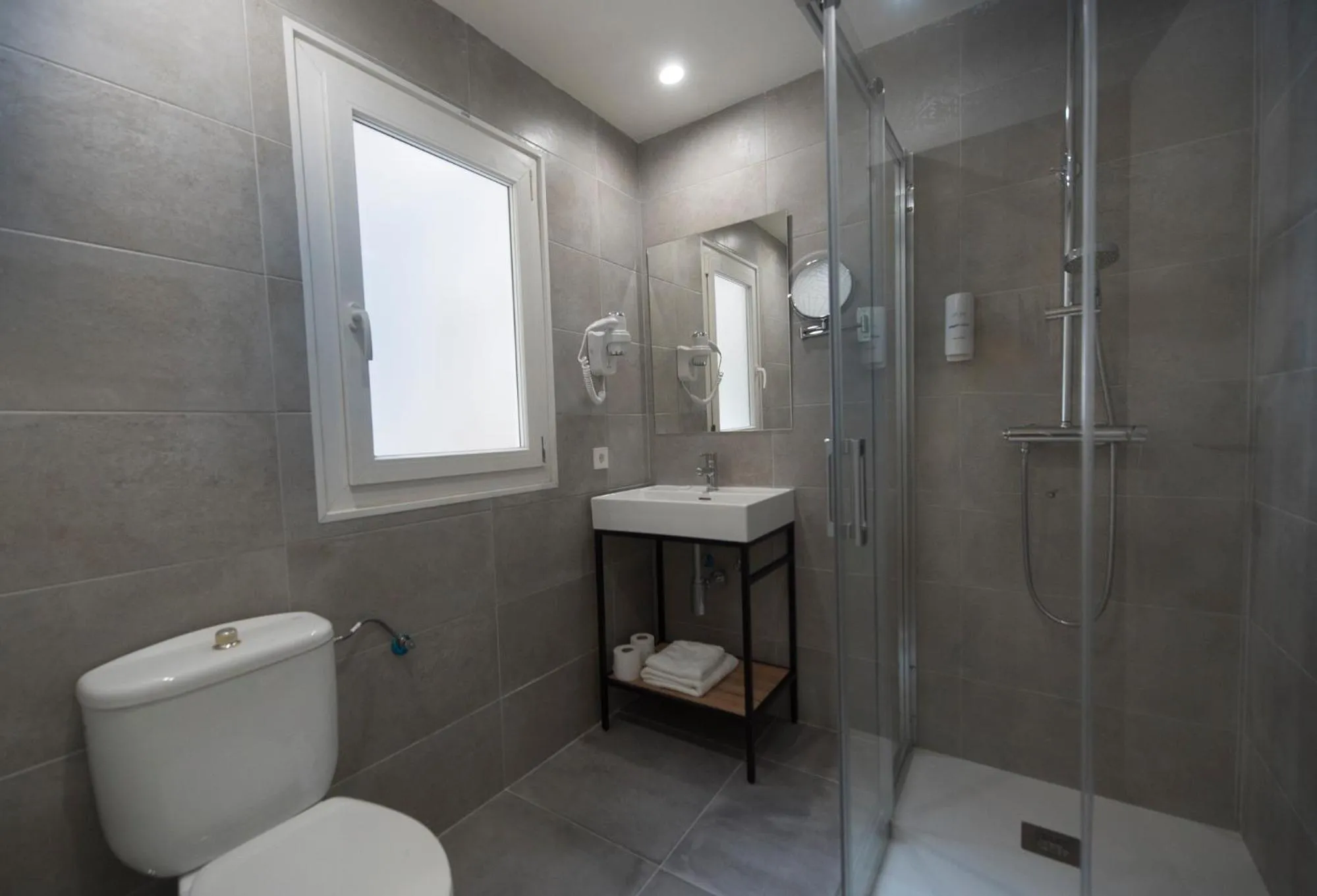 Bathroom in Apuntadores 8