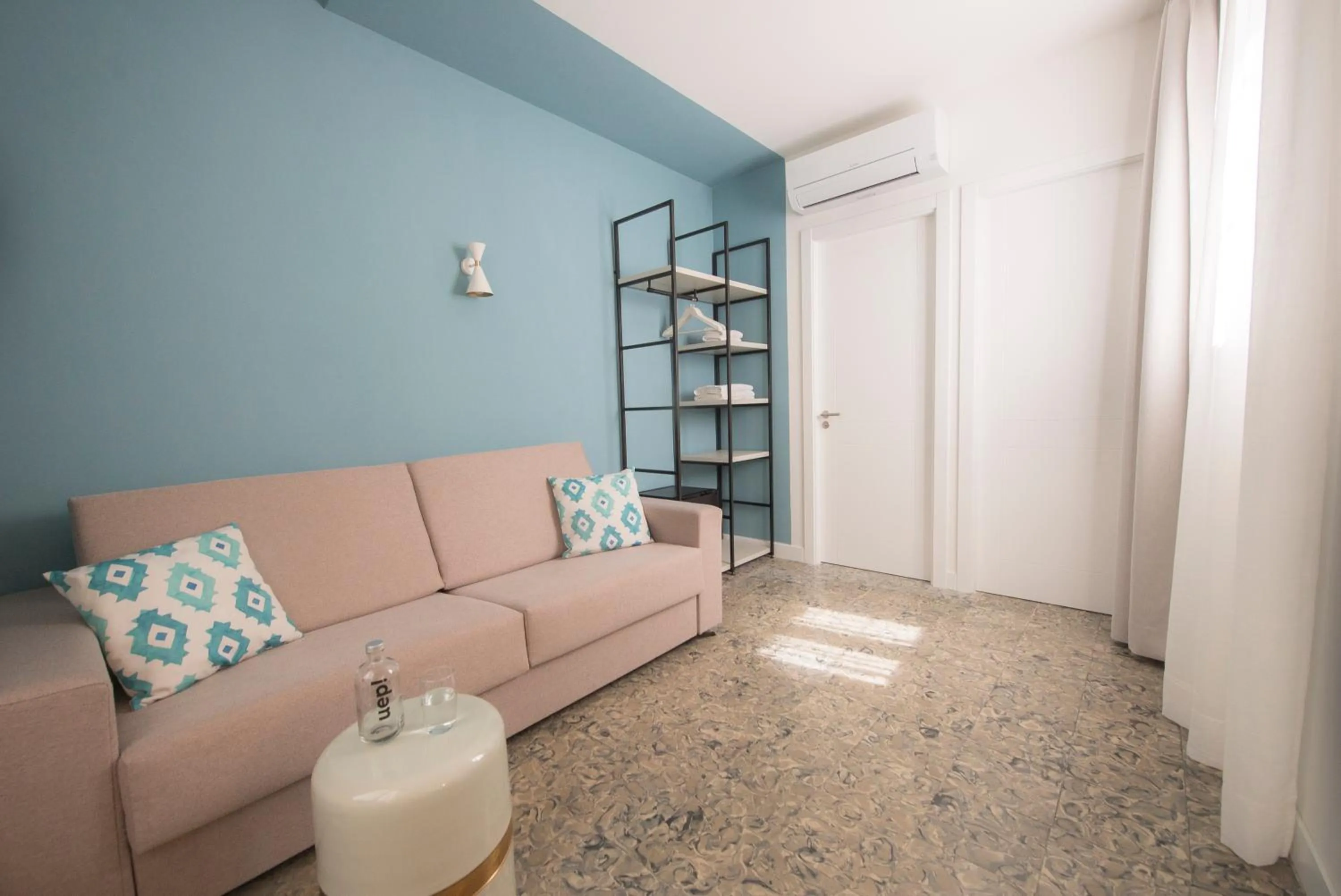 Seating area in Apuntadores 8