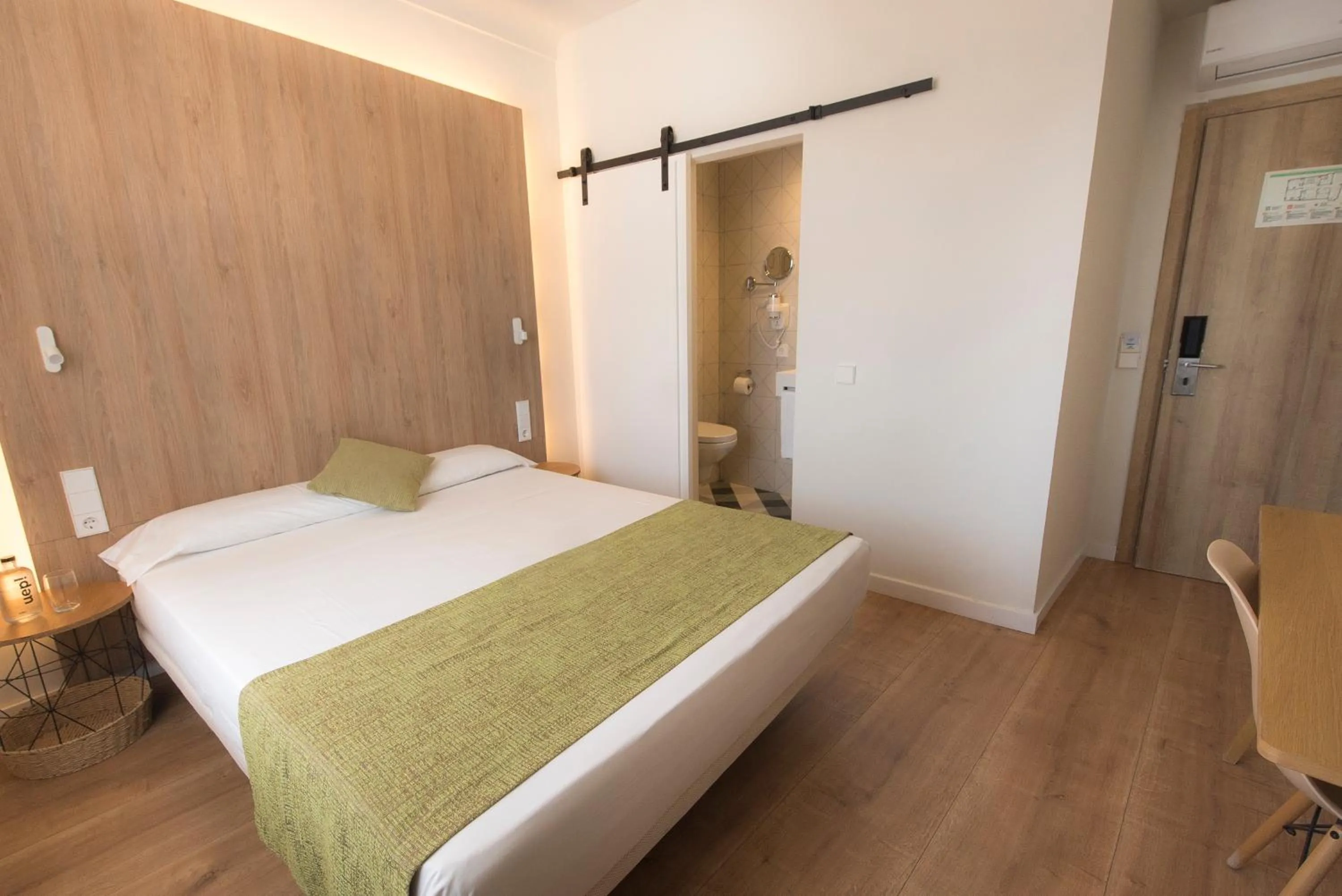 Bed in Apuntadores 8