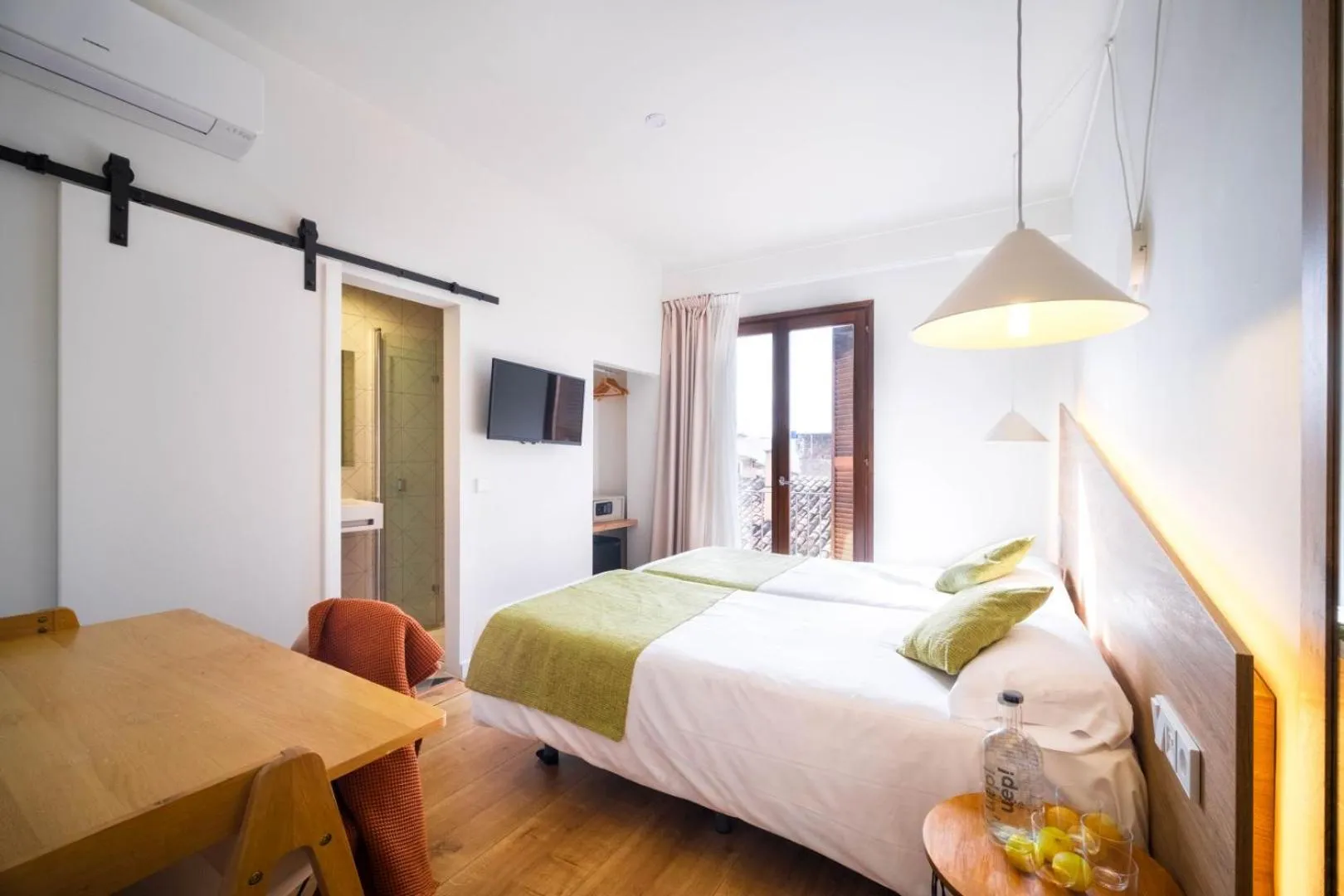 Photo of the whole room, Bed in Apuntadores 8