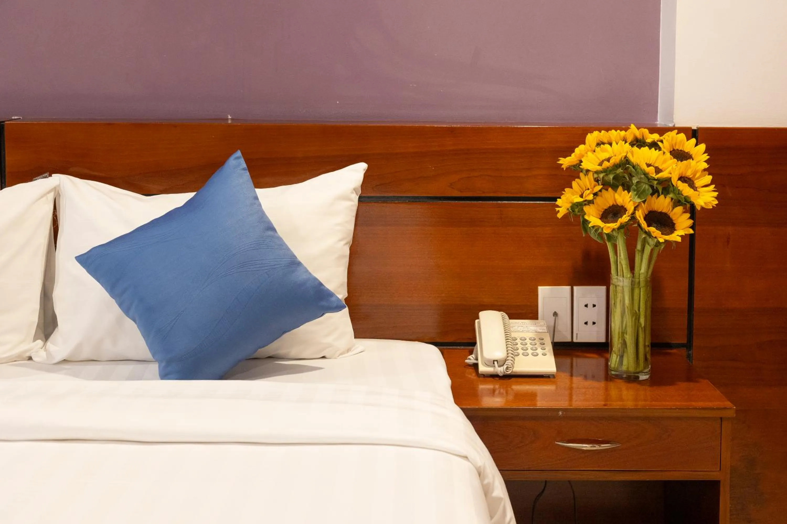 Bed in White Lotus Hotel Saigon