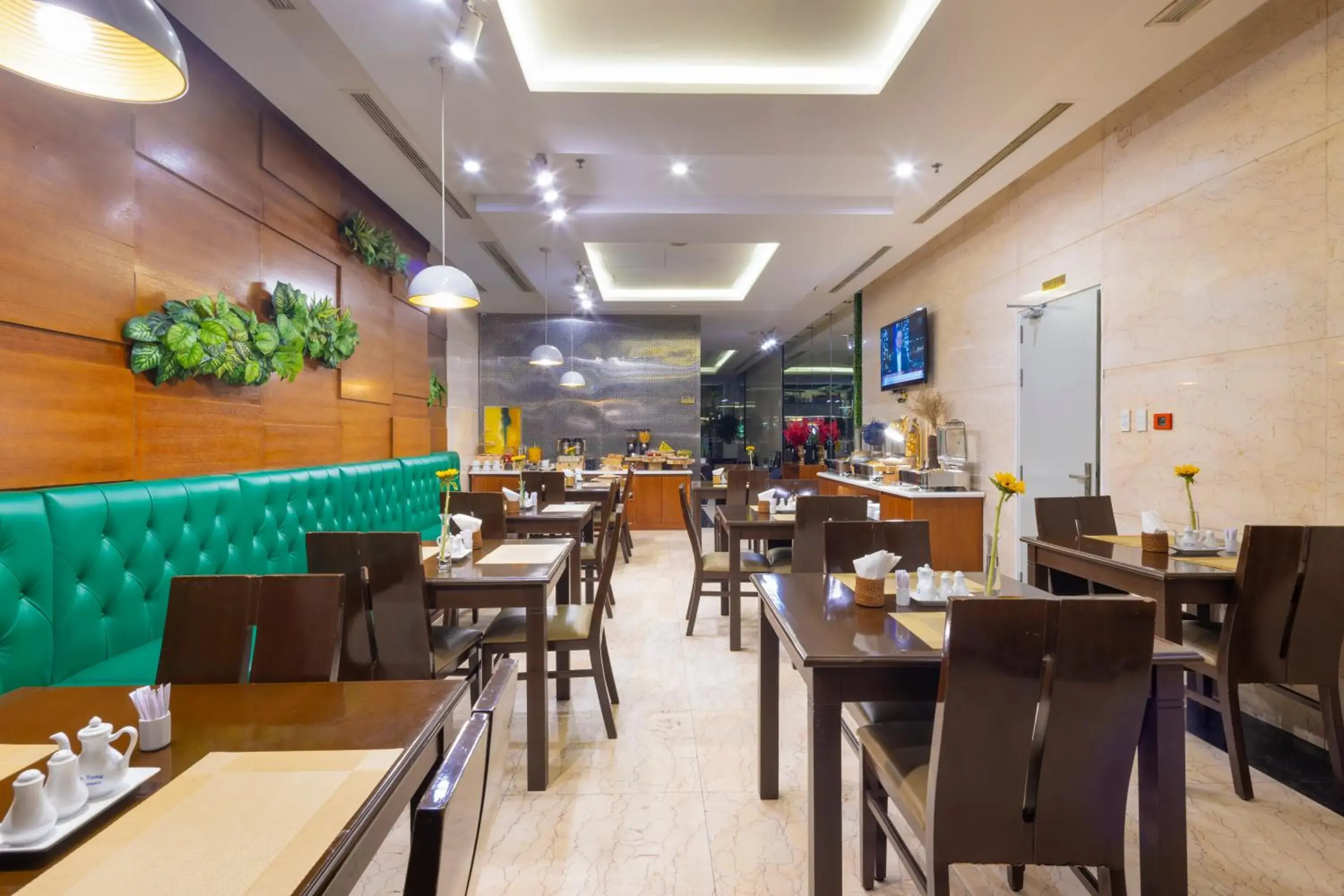 Restaurant/places to eat in White Lotus Hotel Saigon Restaurant/places to eat in White Lotus Hotel Saigon