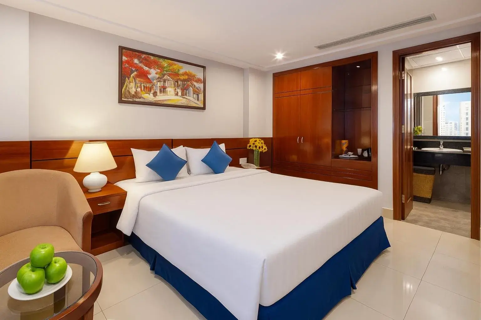 Bed in White Lotus Hotel Saigon Bed in White Lotus Hotel Saigon