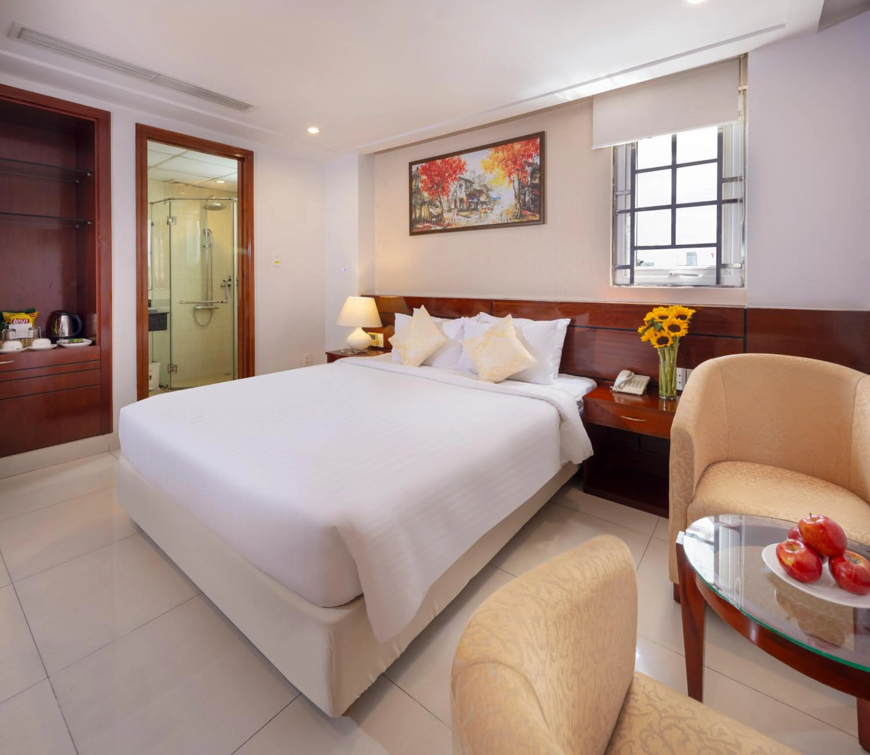 Bed in White Lotus Hotel Saigon