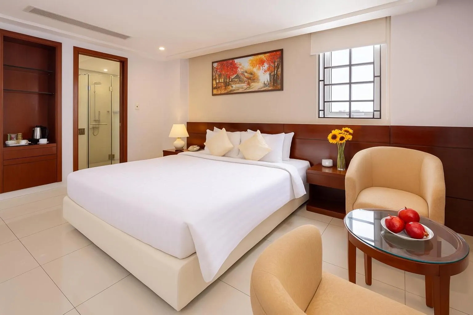 Bed in White Lotus Hotel Saigon