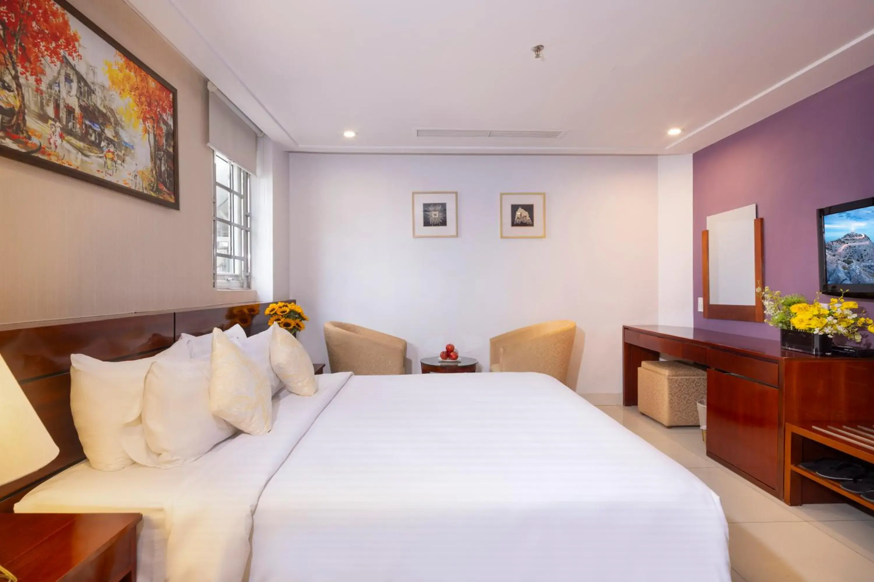Superior Double Room in White Lotus Hotel Saigon Superior Double Room in White Lotus Hotel Saigon