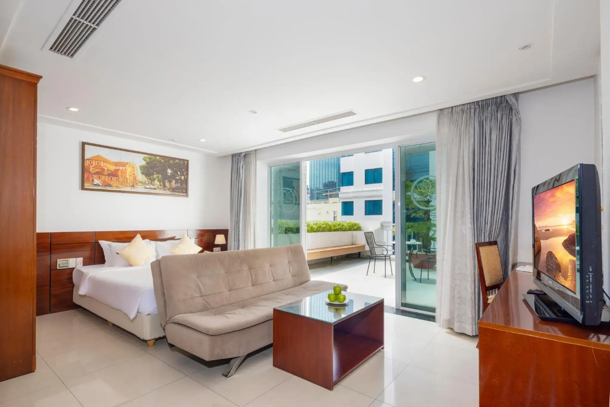 Photo of the whole room, Bed in White Lotus Hotel Saigon Photo of the whole room, Bed in White Lotus Hotel Saigon