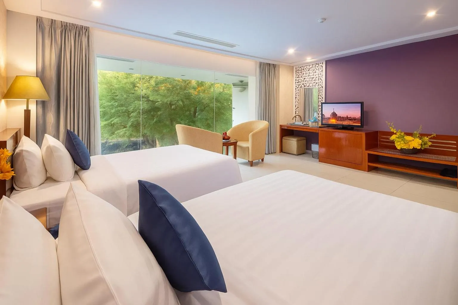 Photo of the whole room, Bed in White Lotus Hotel Saigon