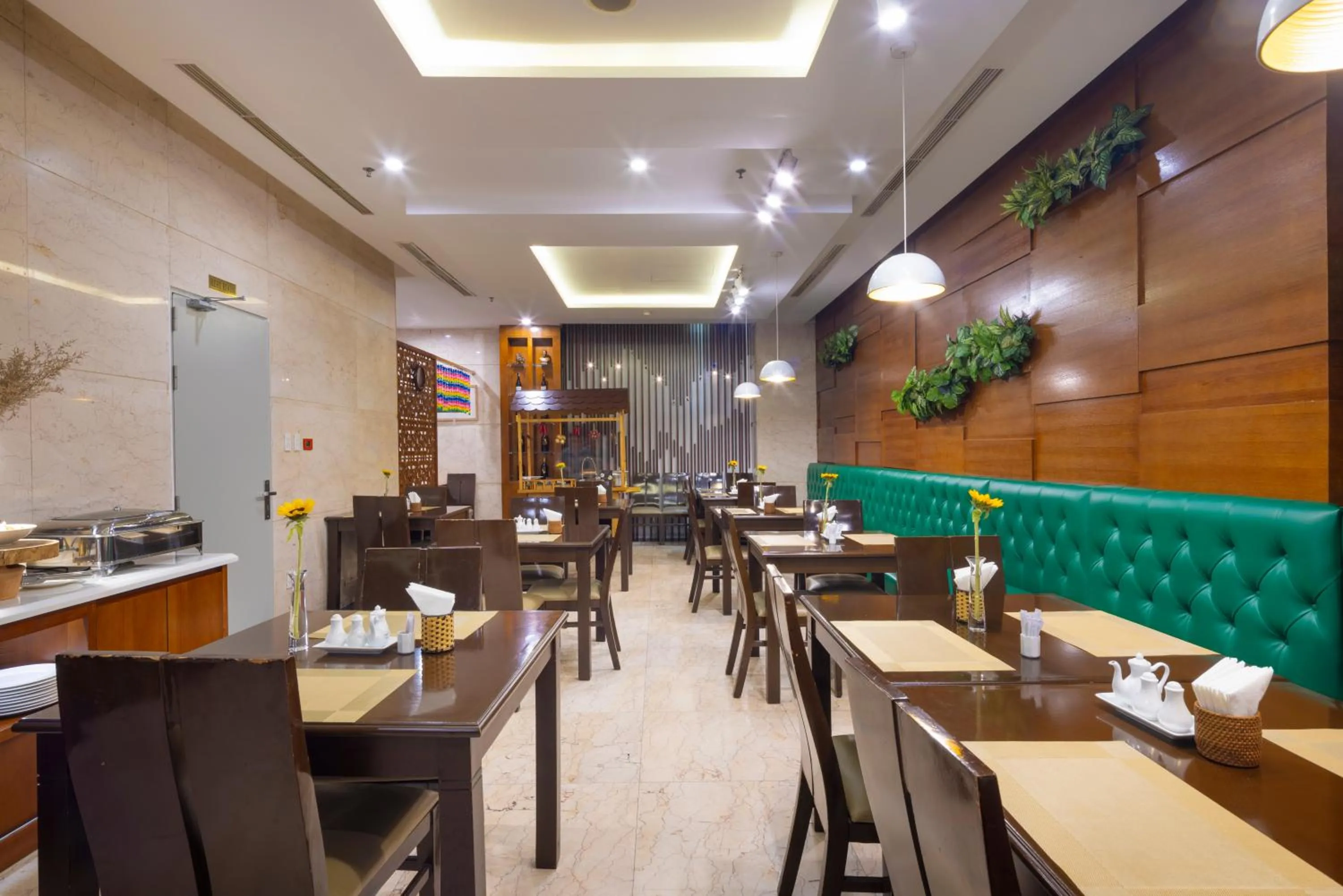 Restaurant/places to eat in White Lotus Hotel Saigon