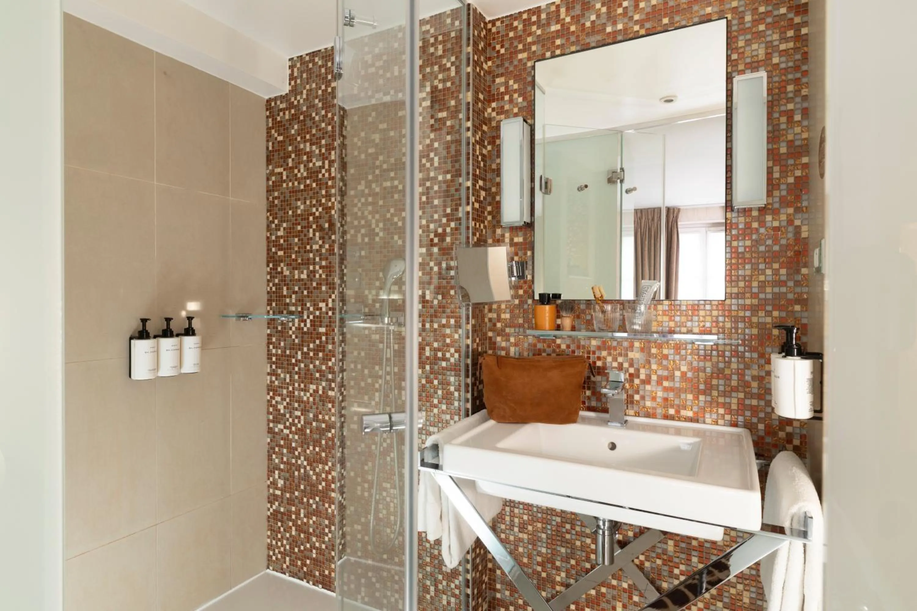 Bathroom in Hôtel Le Pradey