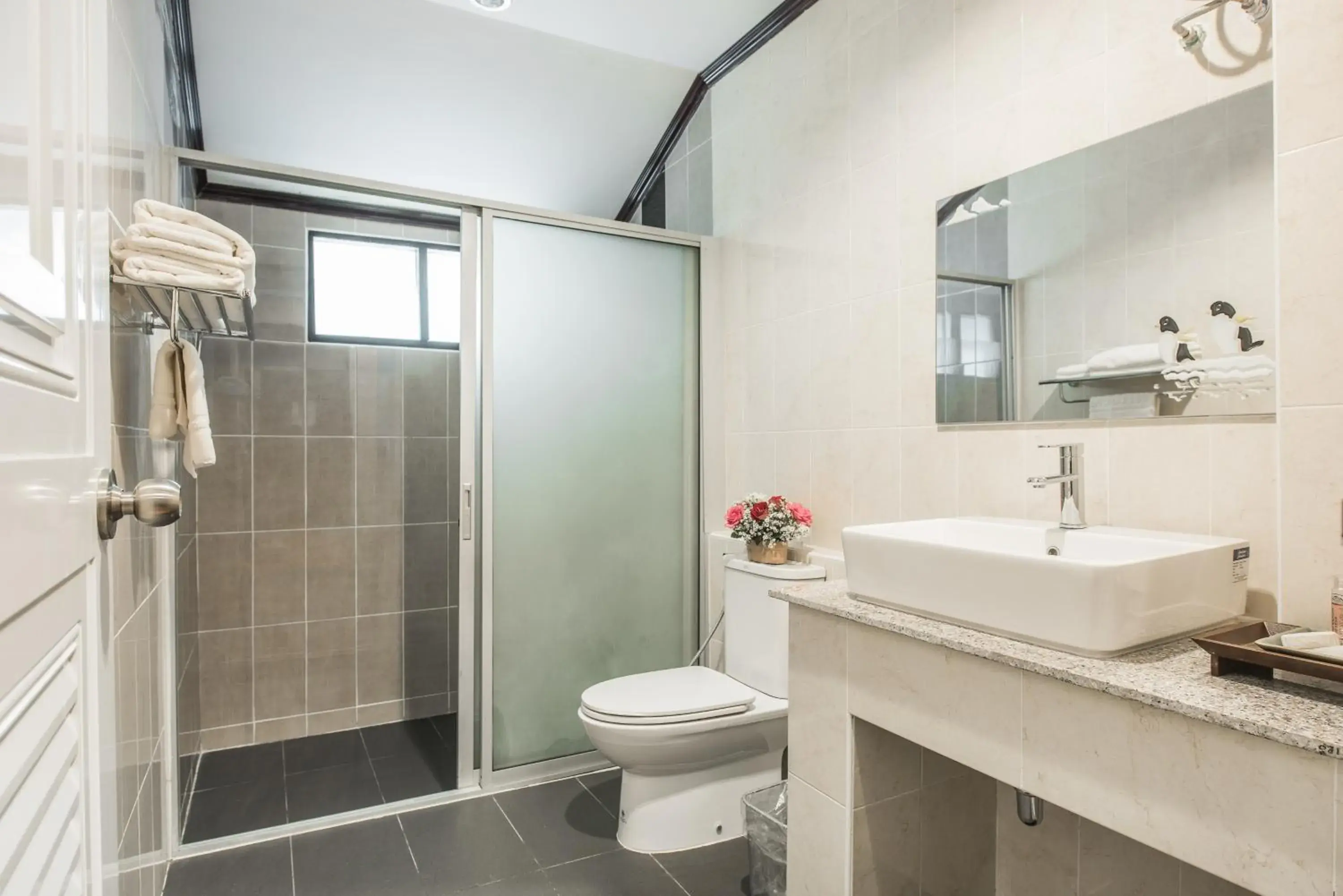 Shower in Gassan Khuntan Golf & Resort Shower in Gassan Khuntan Golf & Resort