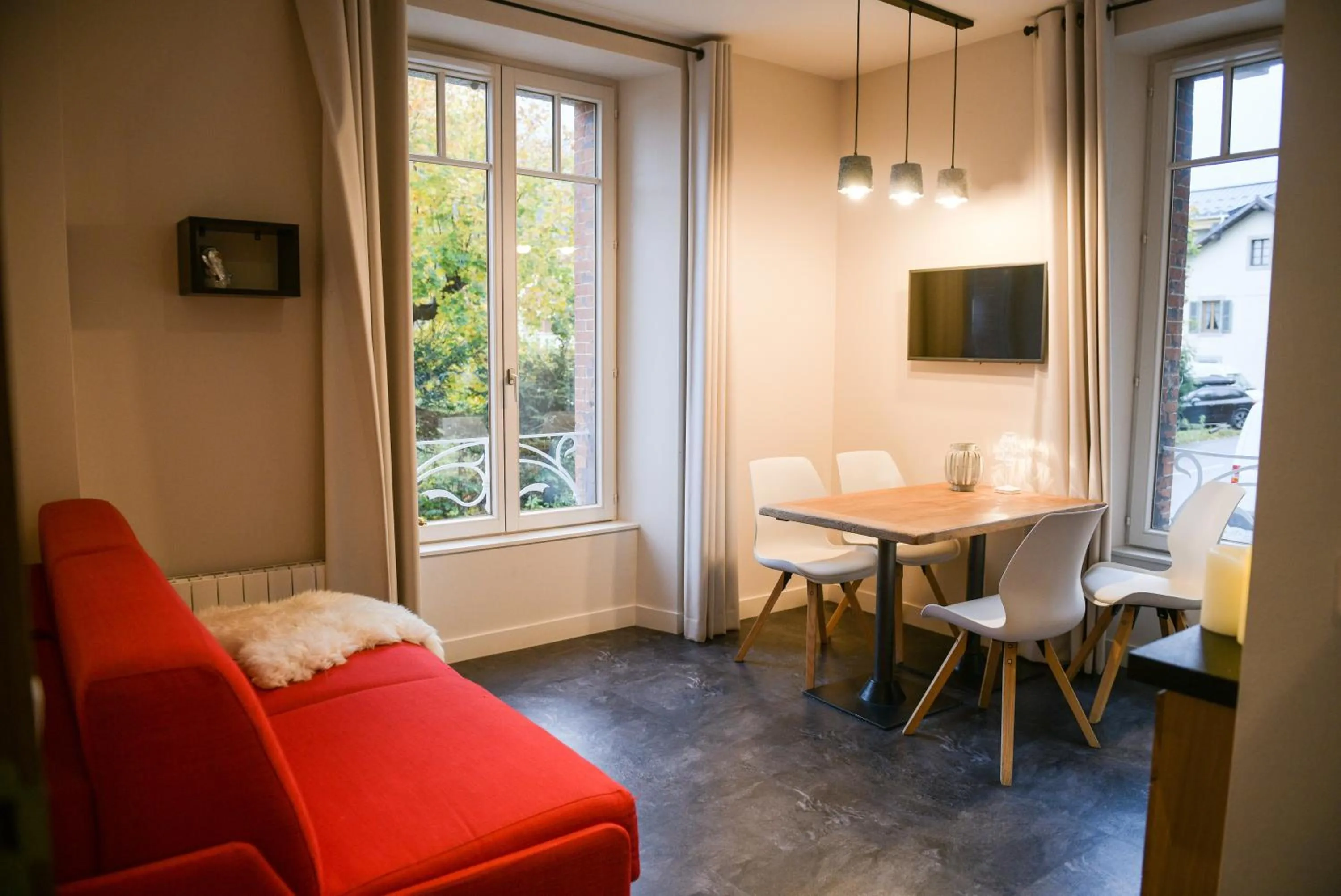 TV and multimedia in Appart'Hotel Aiguille Verte & Spa