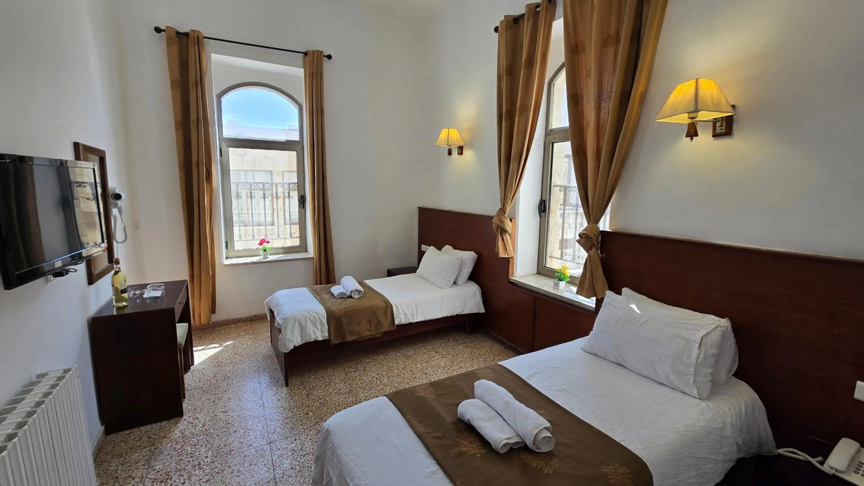 Bed in St Thomas Guesthouse - Jerusalem
