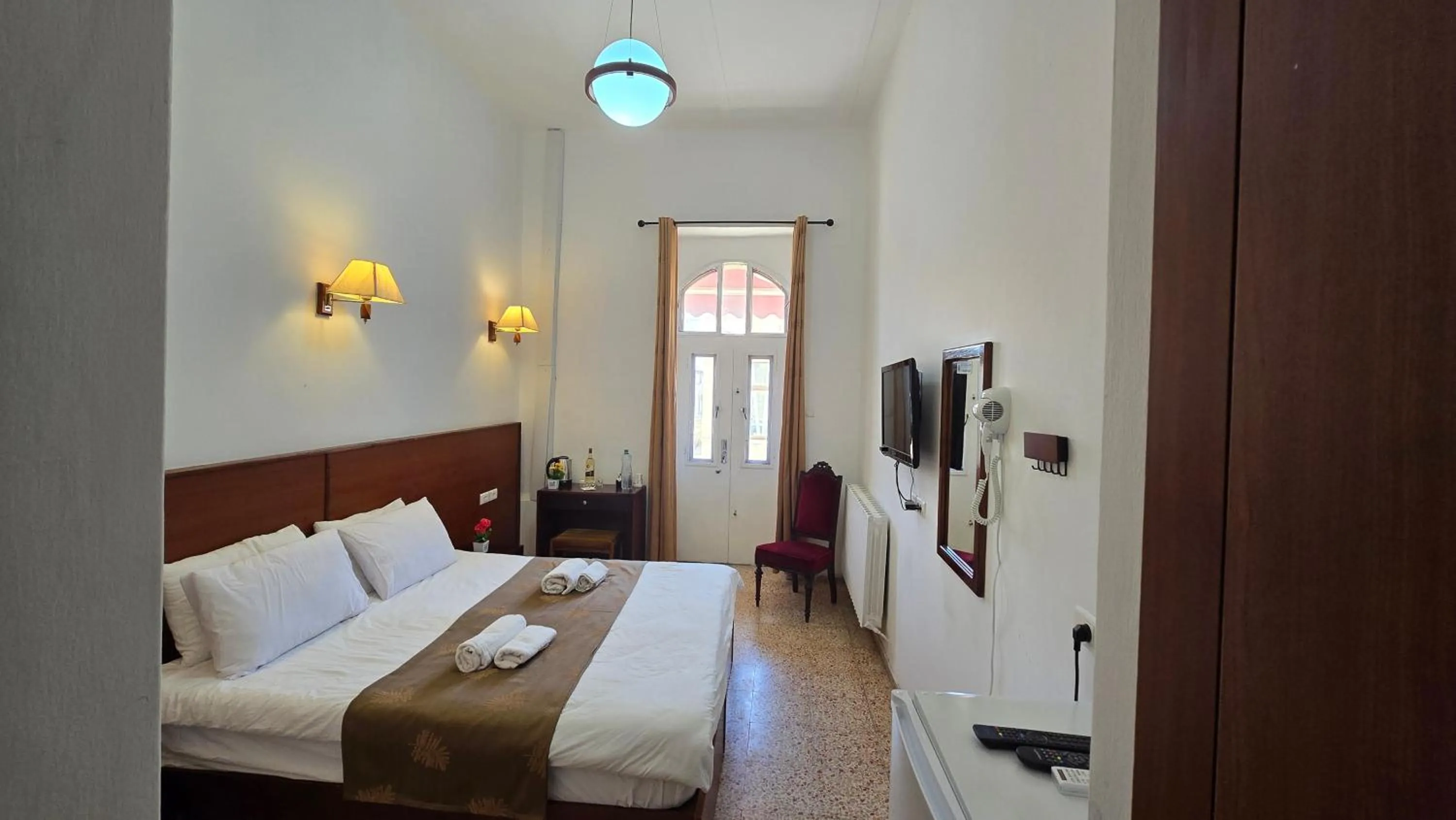 Bed in St Thomas Guesthouse - Jerusalem