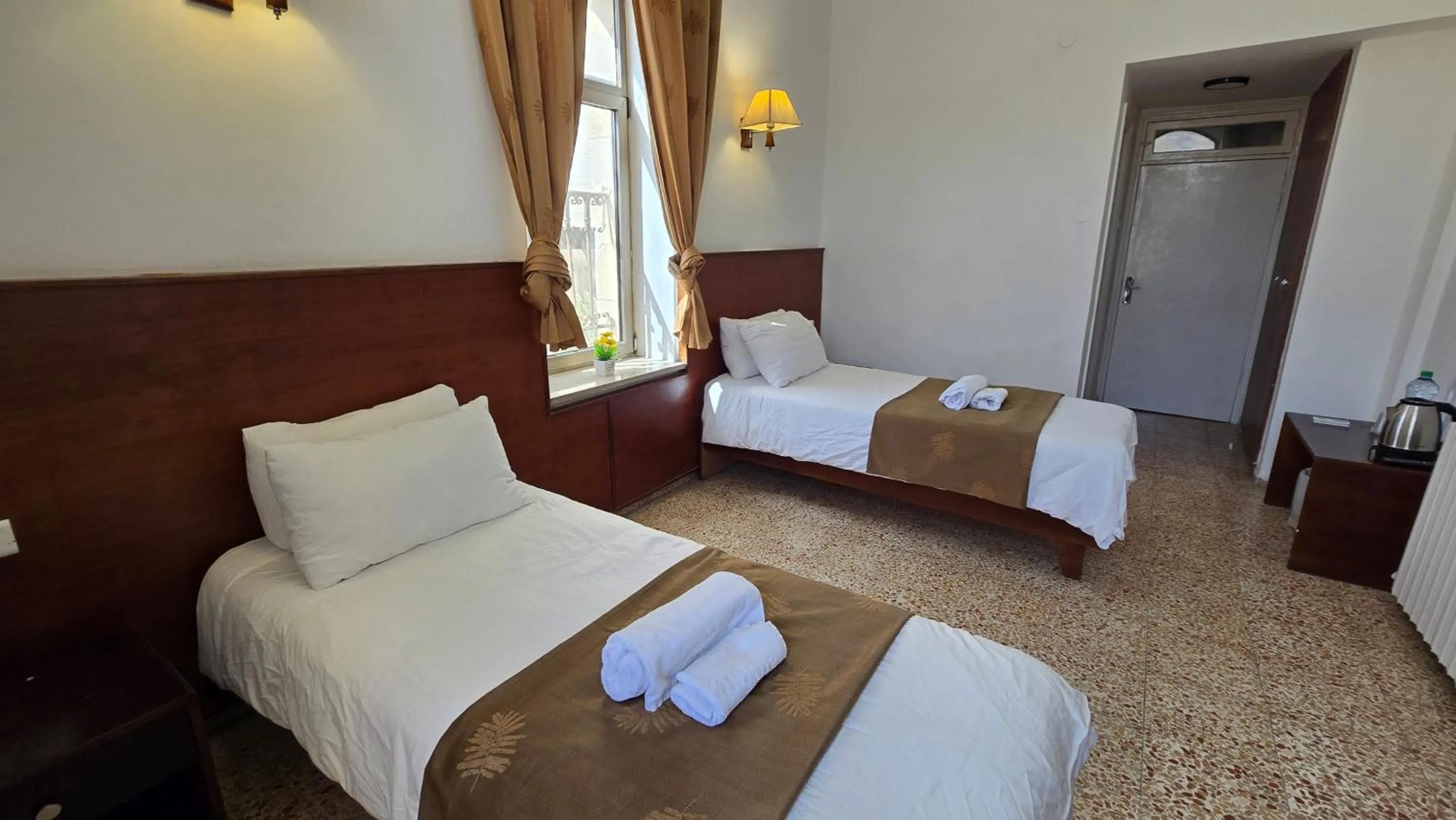 Bed in St Thomas Guesthouse - Jerusalem