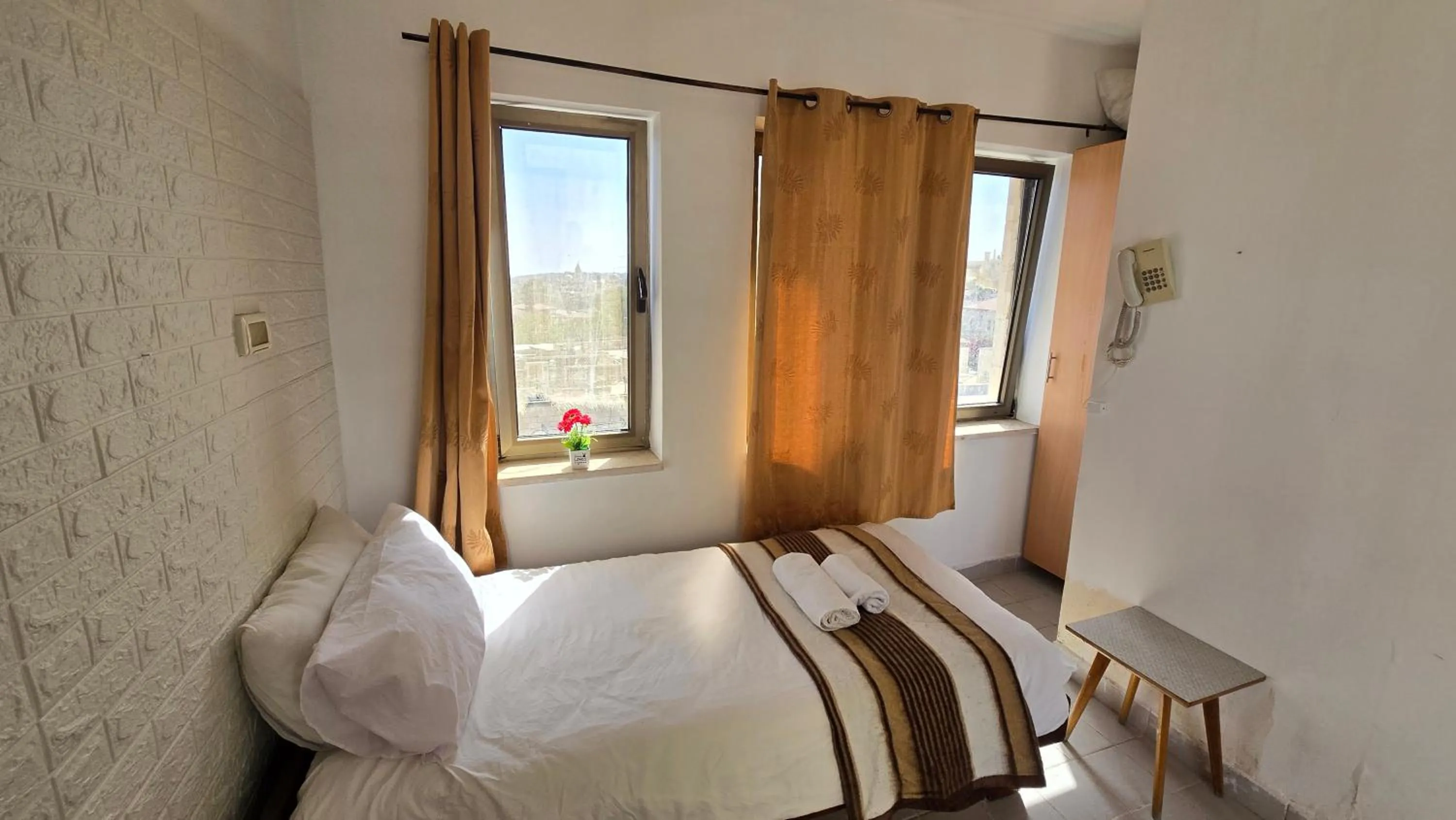 Bed in St Thomas Guesthouse - Jerusalem