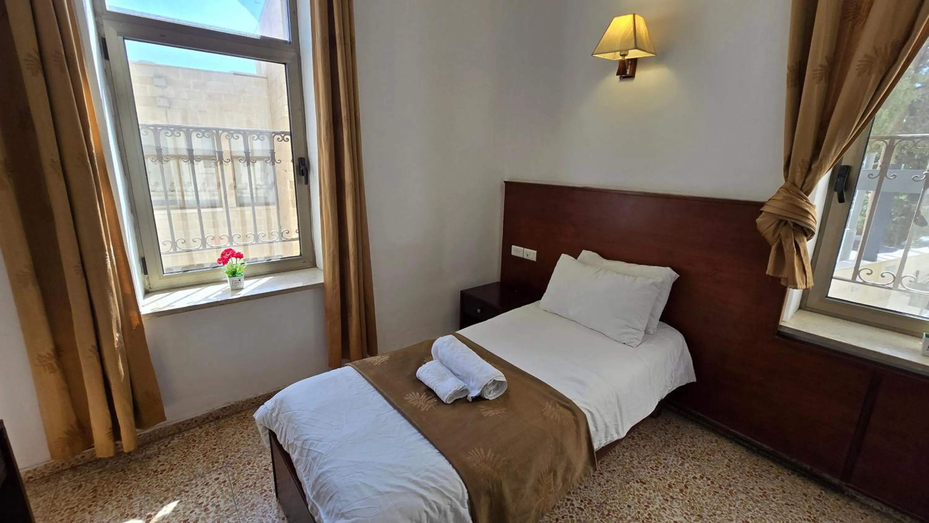 Bed in St Thomas Guesthouse - Jerusalem