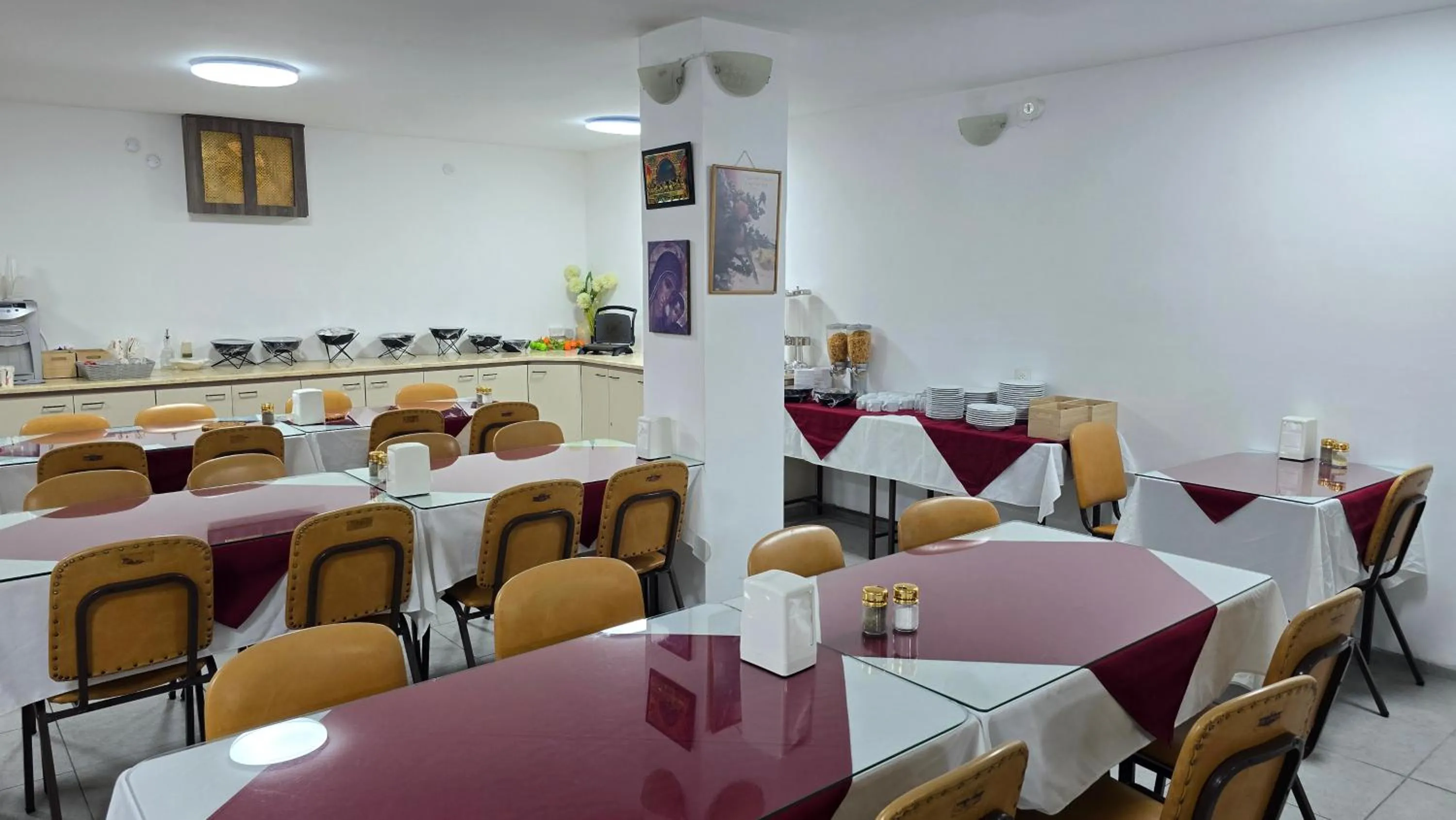 Restaurant/places to eat in St Thomas Guesthouse - Jerusalem