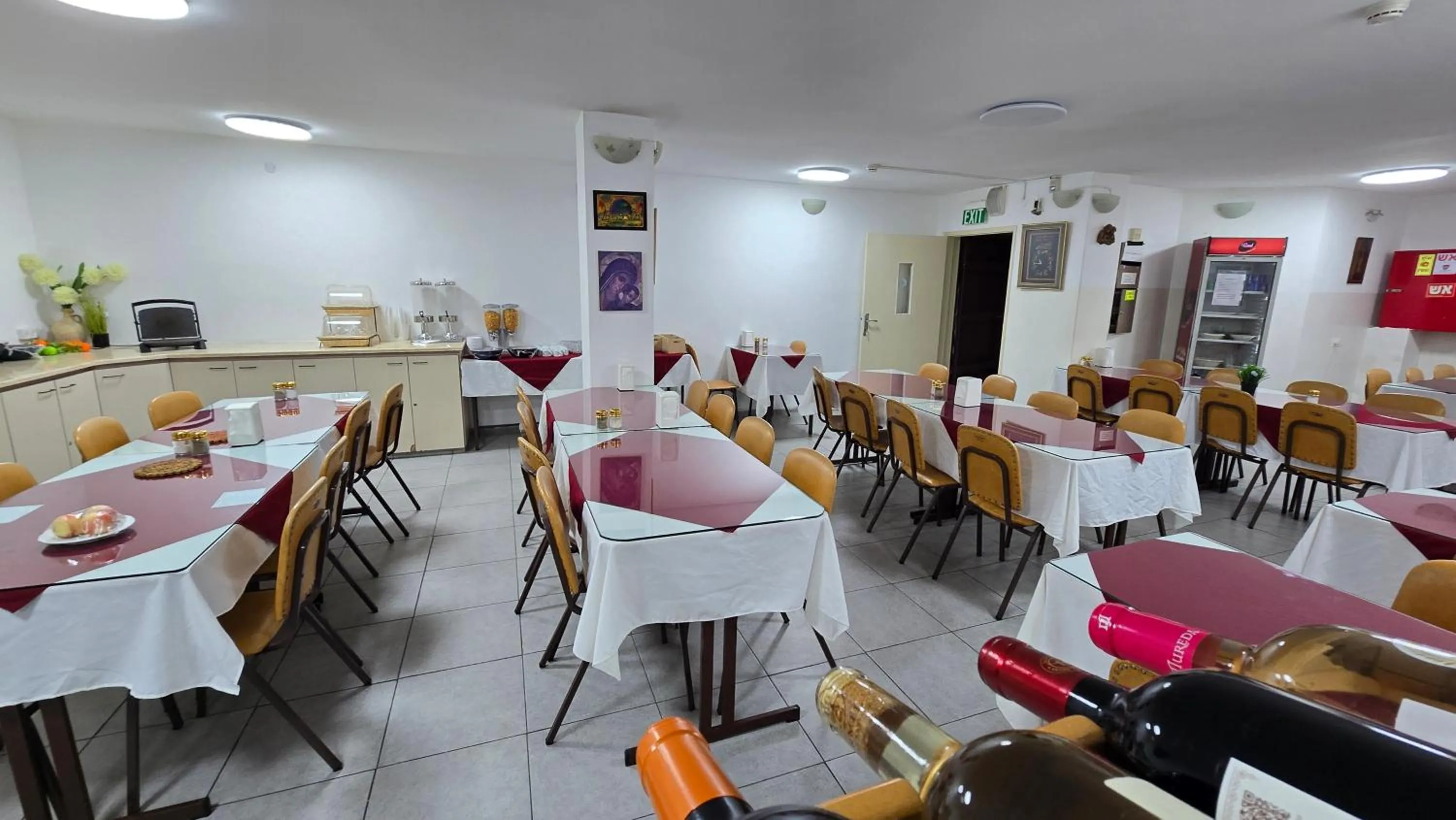 Restaurant/places to eat in St Thomas Guesthouse - Jerusalem