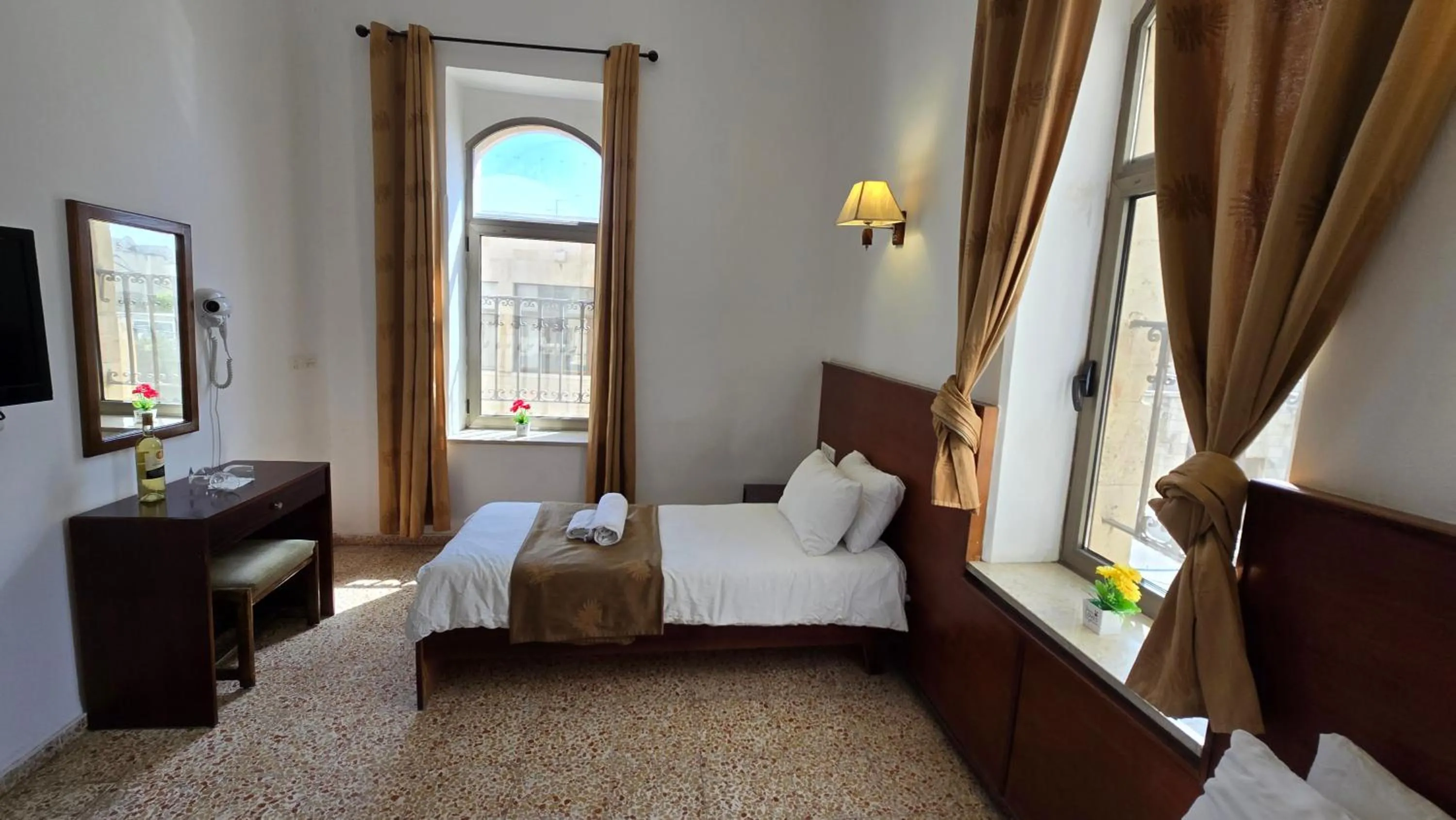Bed in St Thomas Guesthouse - Jerusalem