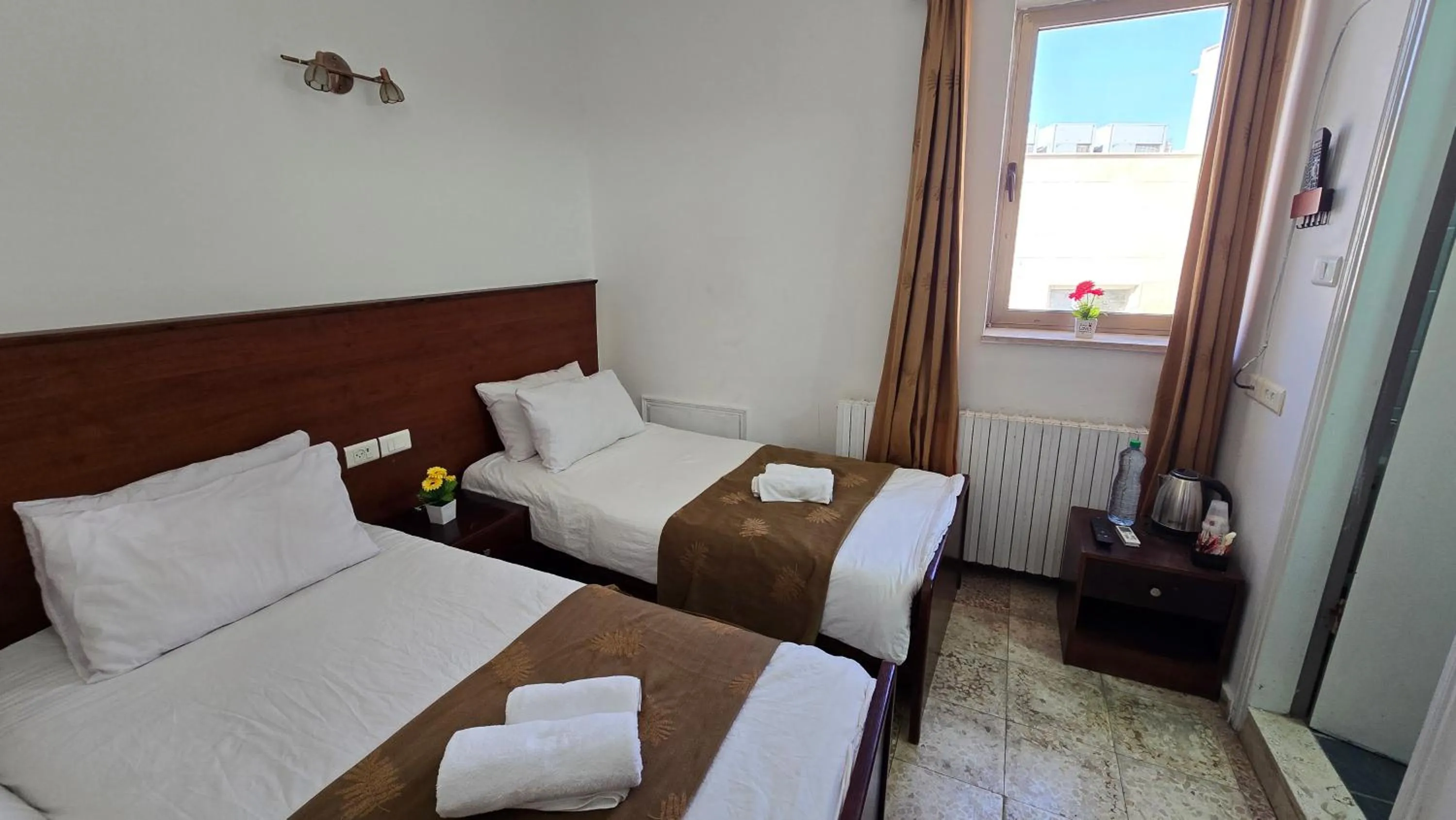 Photo of the whole room, Bed in St Thomas Guesthouse - Jerusalem