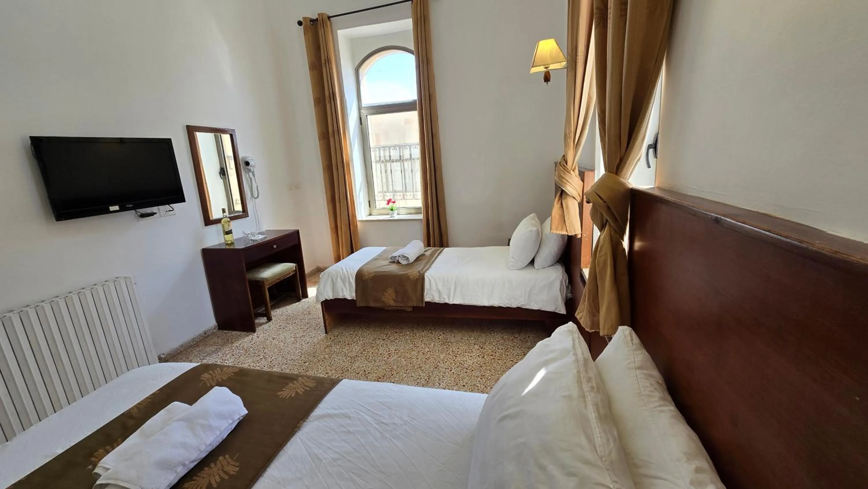 Bed in St Thomas Guesthouse - Jerusalem